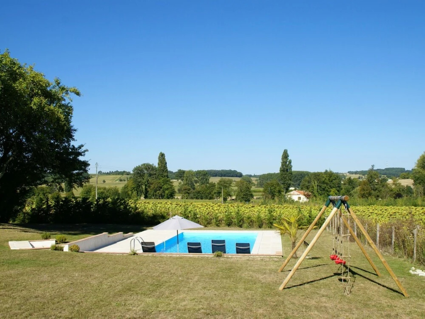 Beautiful Holiday Home With Swimming Pool, Walking Distance From the Centre of Verteillac