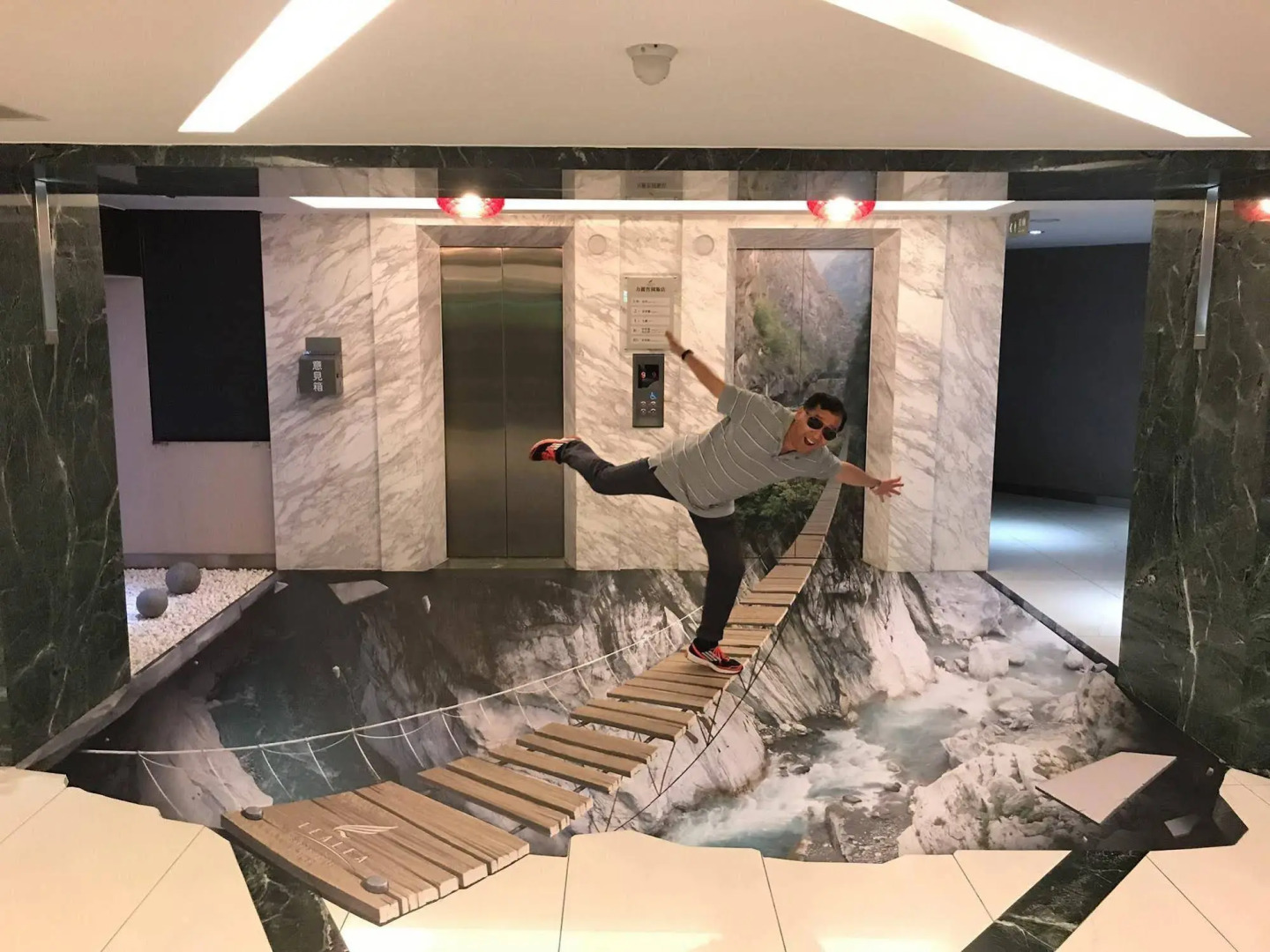 CHECK inn SELECT Hualien LinSen