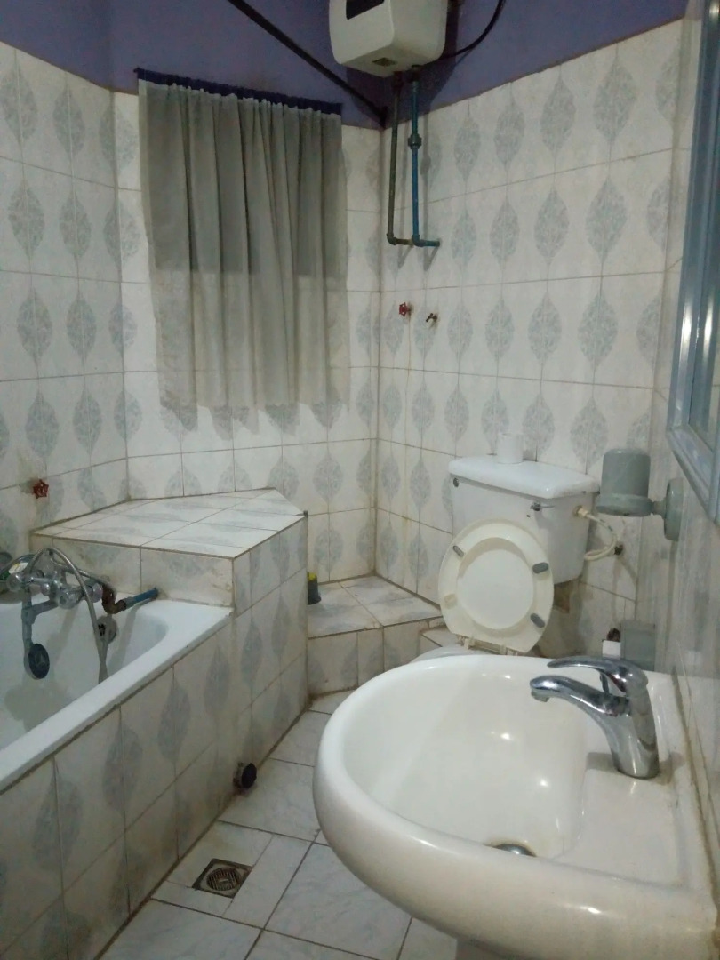 Hail Henrietta Hotel