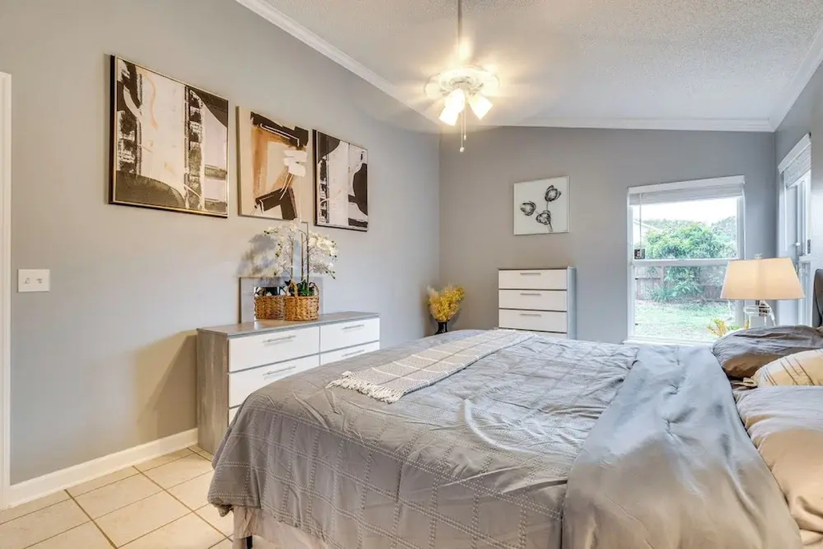 Lovely Florida Retreat w/ Lanai: 5 Mi to Riverwalk