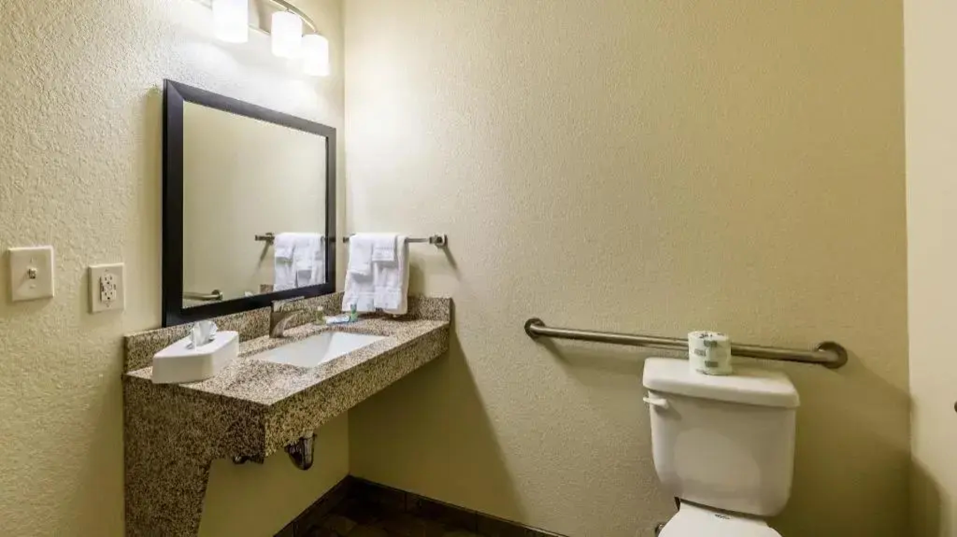 Cobblestone Inn & Suites - Fairfield Bay