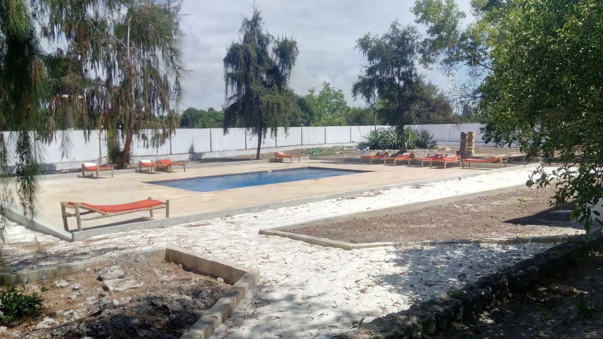 Twisted Palms Lodge & Restaurant