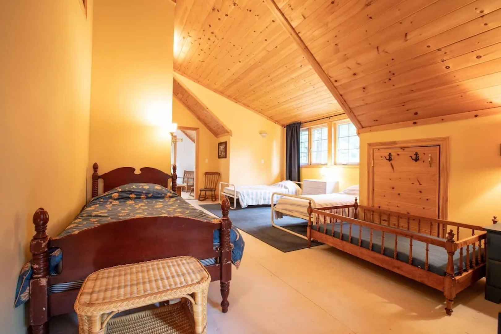 Wildflower Cottage A Fantastic boat access family cottage with a spectacular 500' of waterfront!