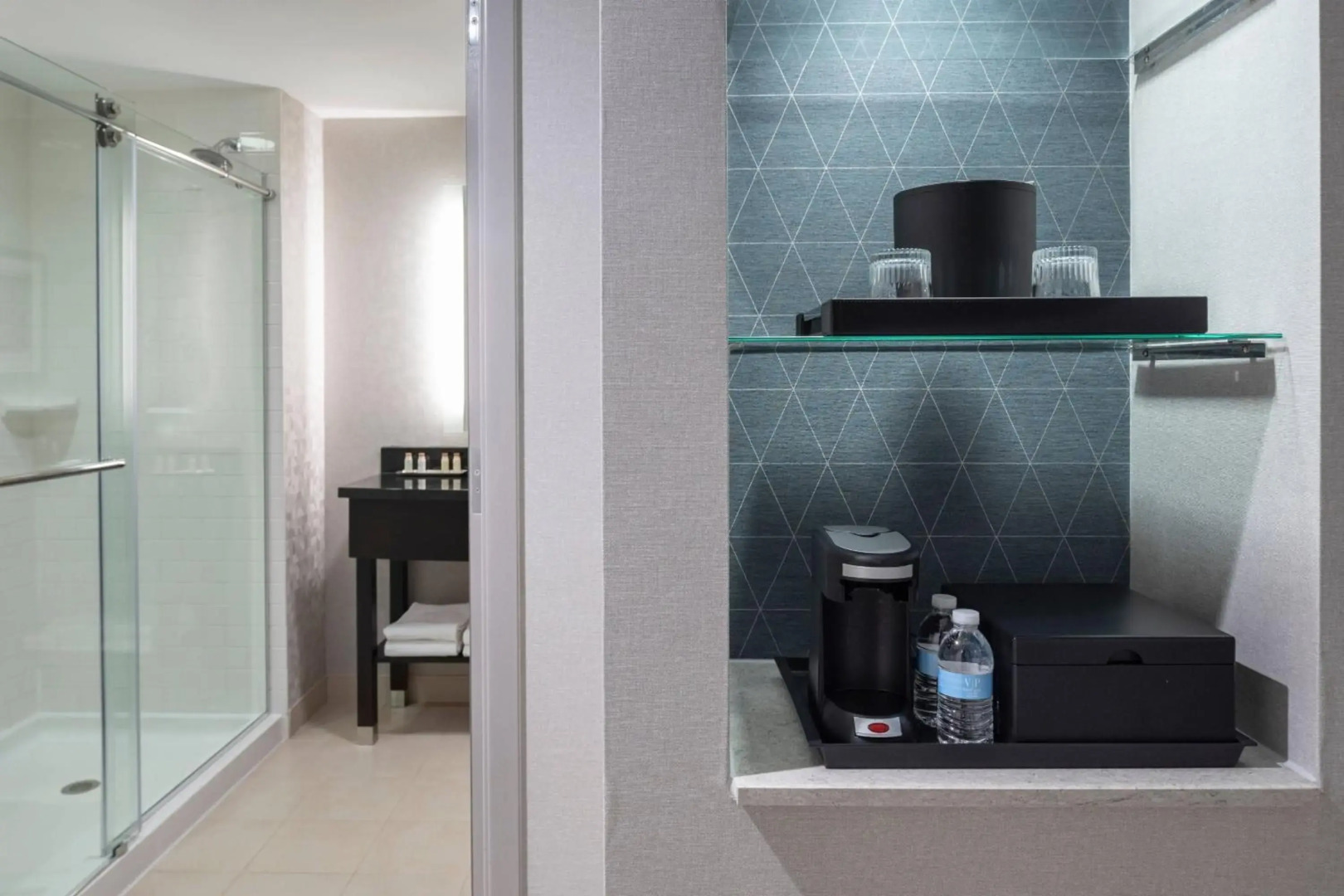 Renaissance by Marriott Boston Patriot Place Hotel