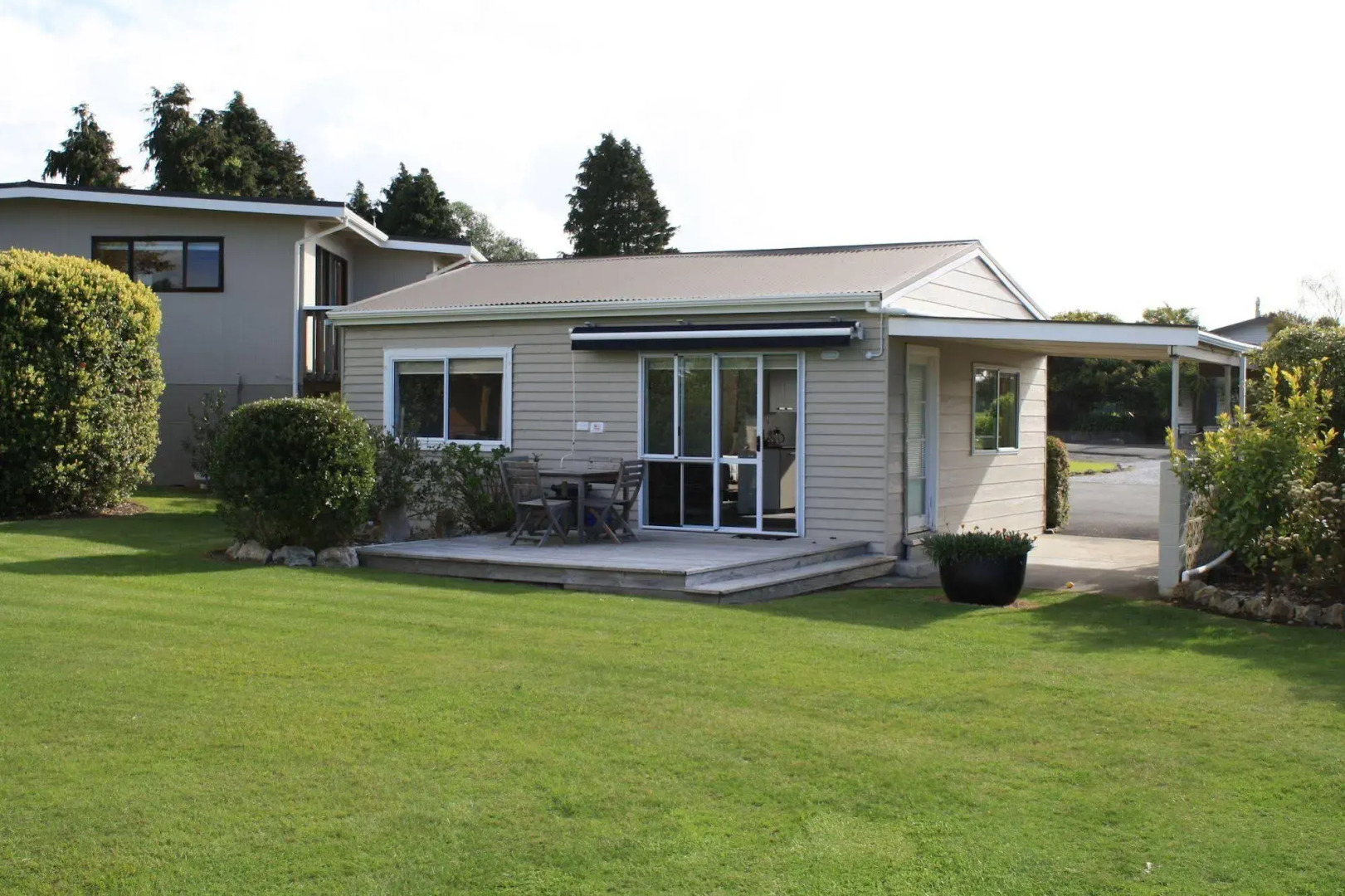 Pohara Beachfront Motel