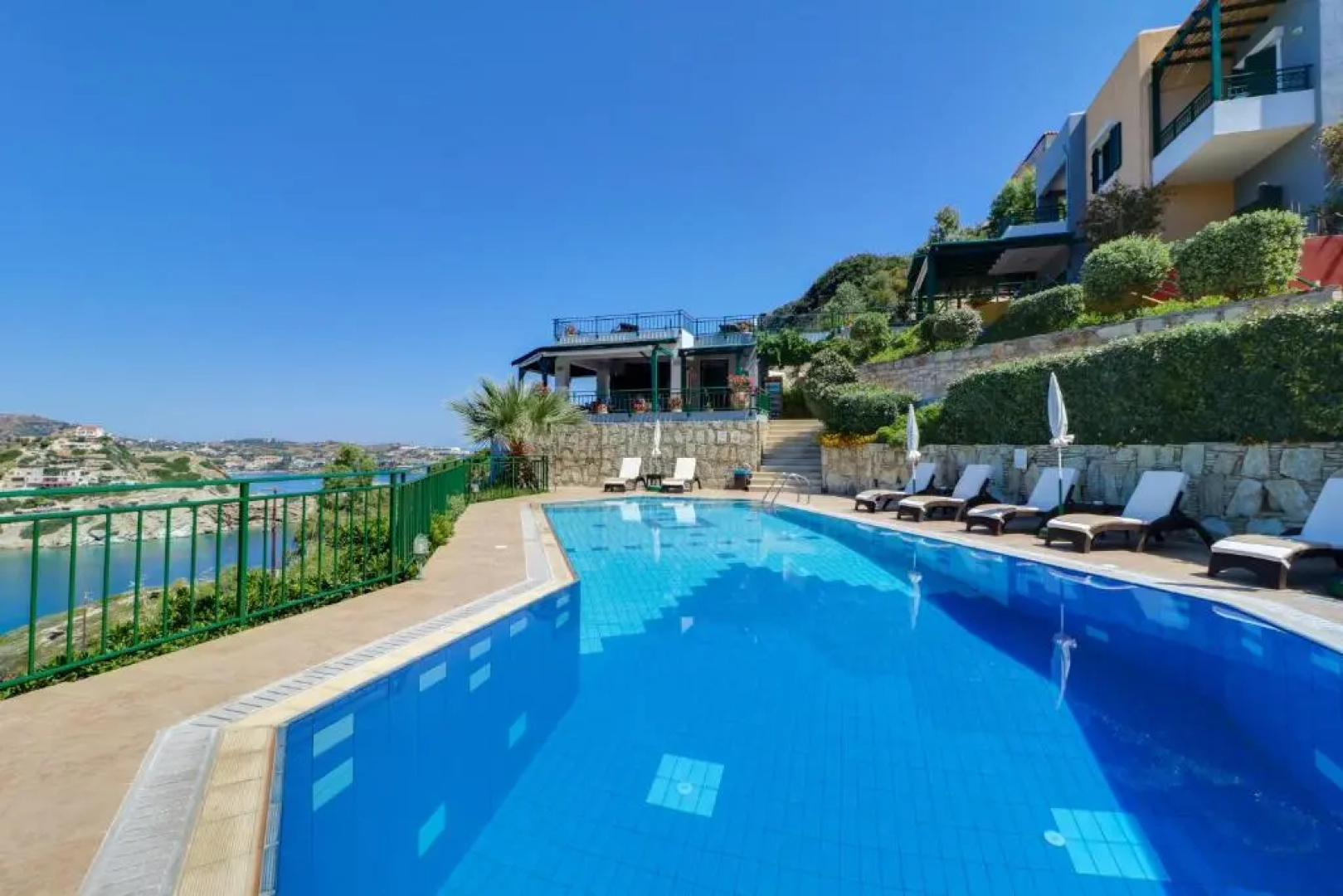 Erivolos Studios & Apartments