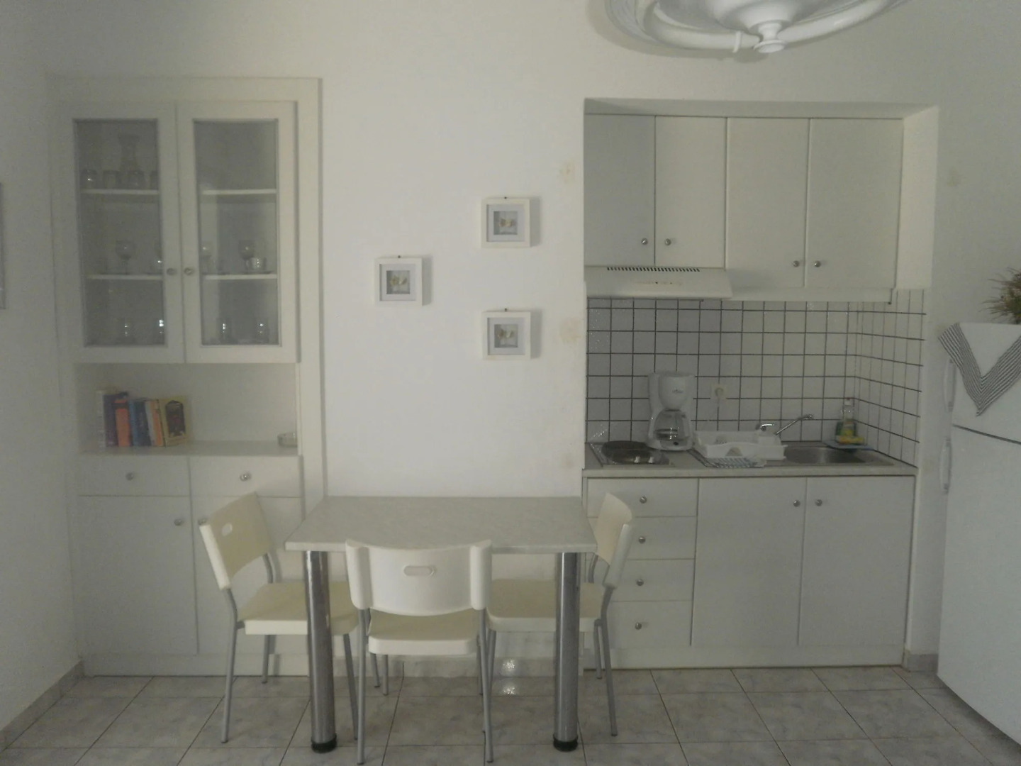 Blue and White Studios & Apartments