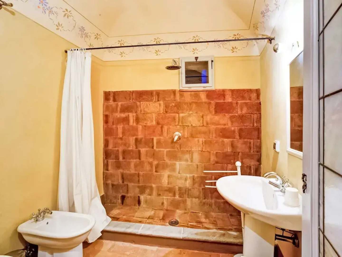 Villa in Rome With Pool & Tiber Valley Views