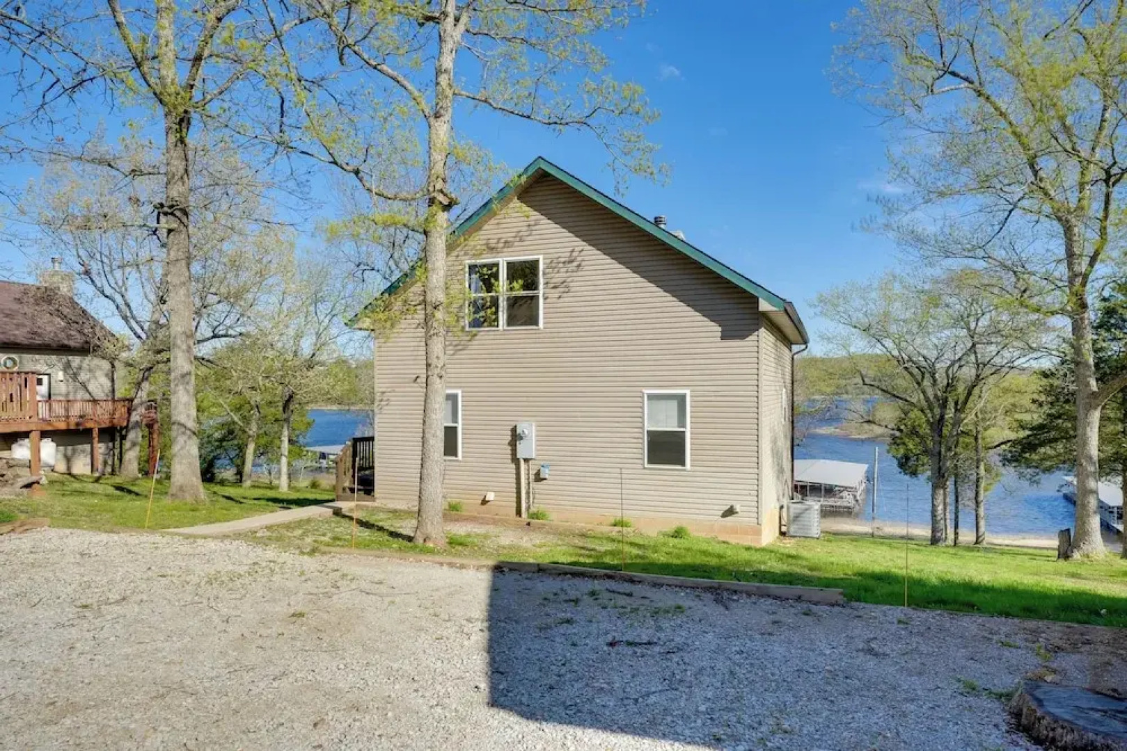 Relaxing Lakeview Retreat in Reeds Spring w/ Deck