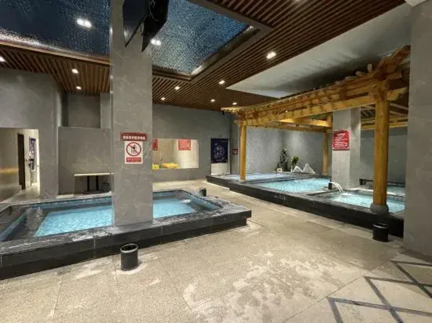 Yuxian Zixuan International Hotel