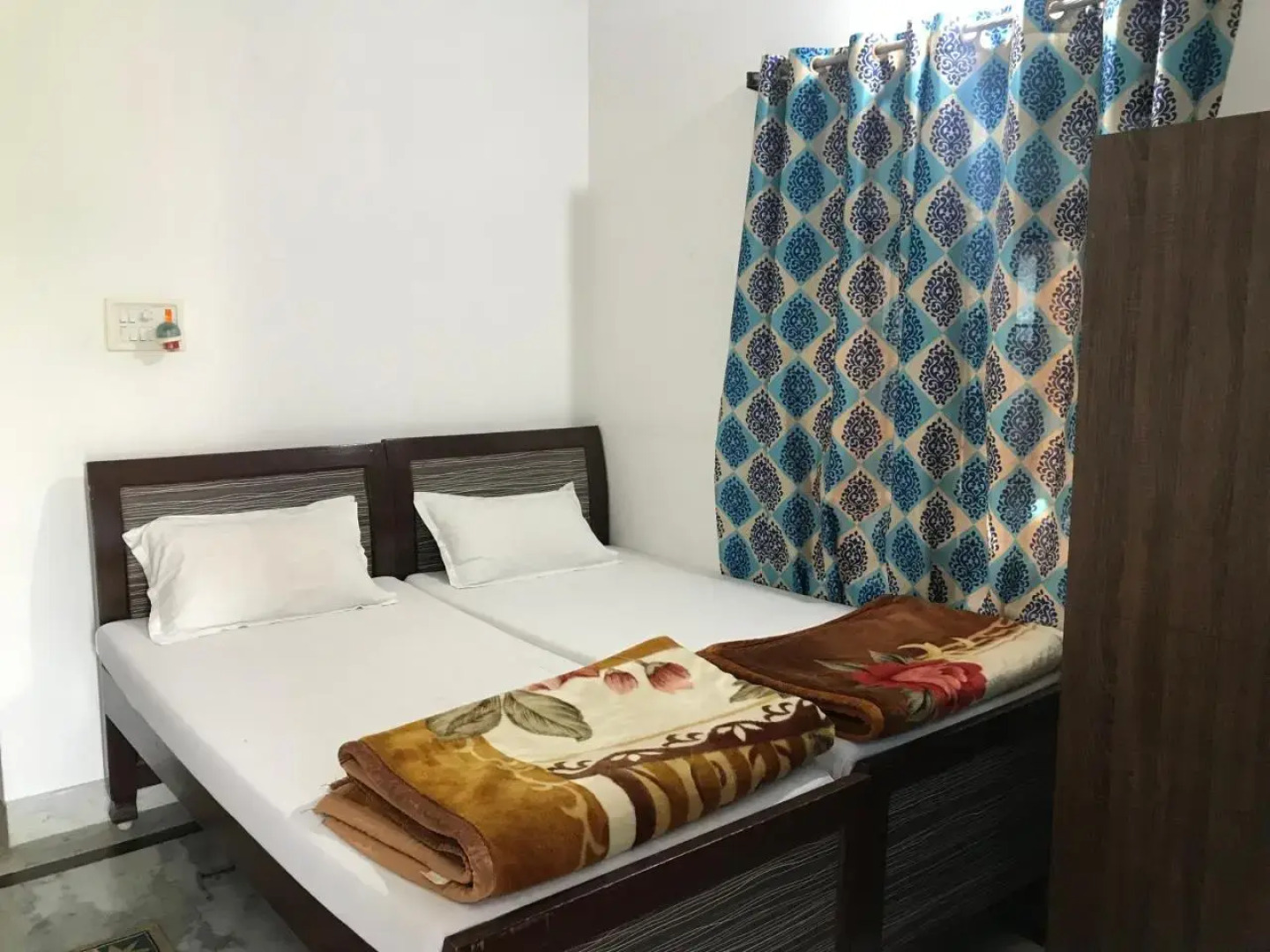 Harsh & Yash Guest House