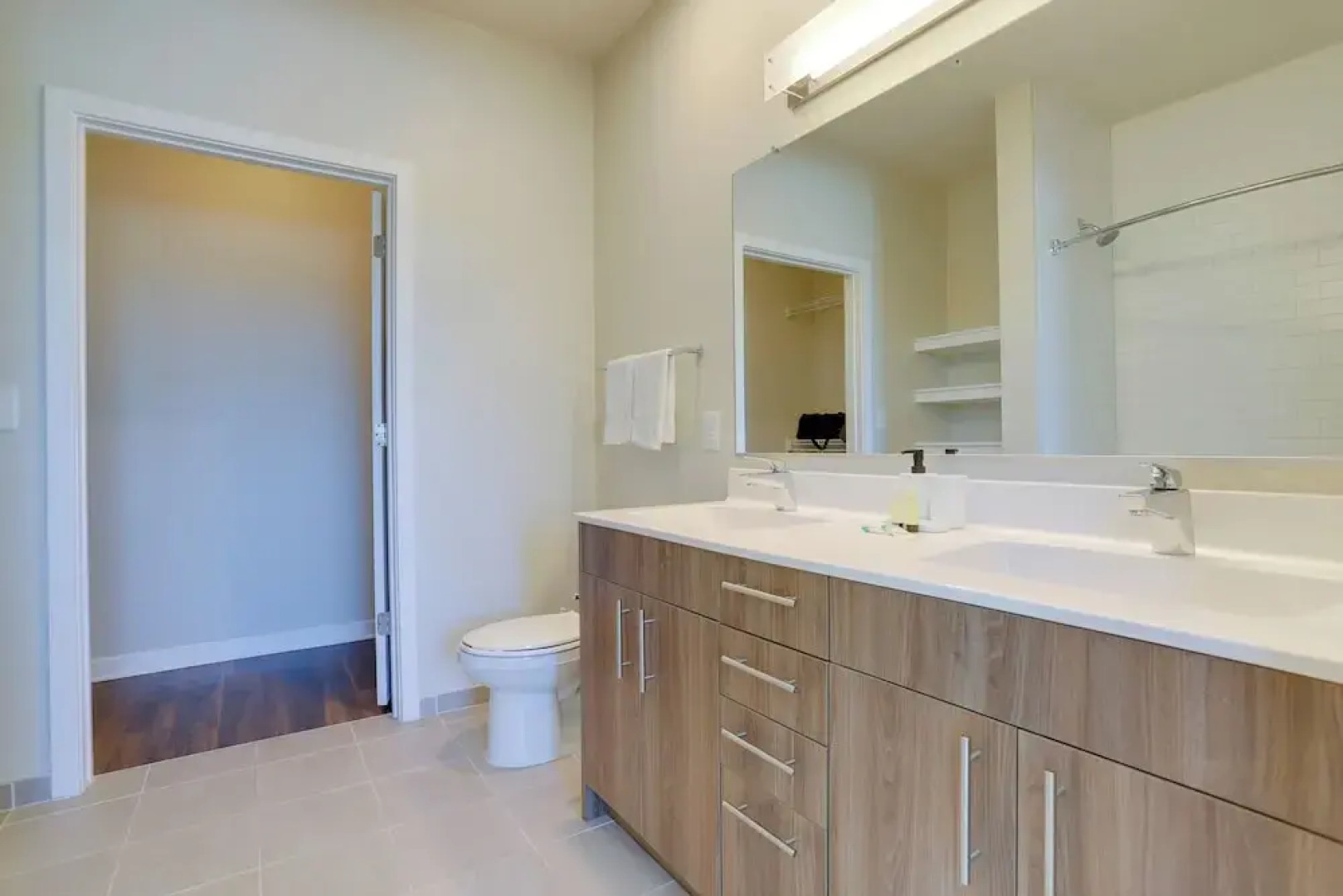 Spacious Apartment in Alexandria