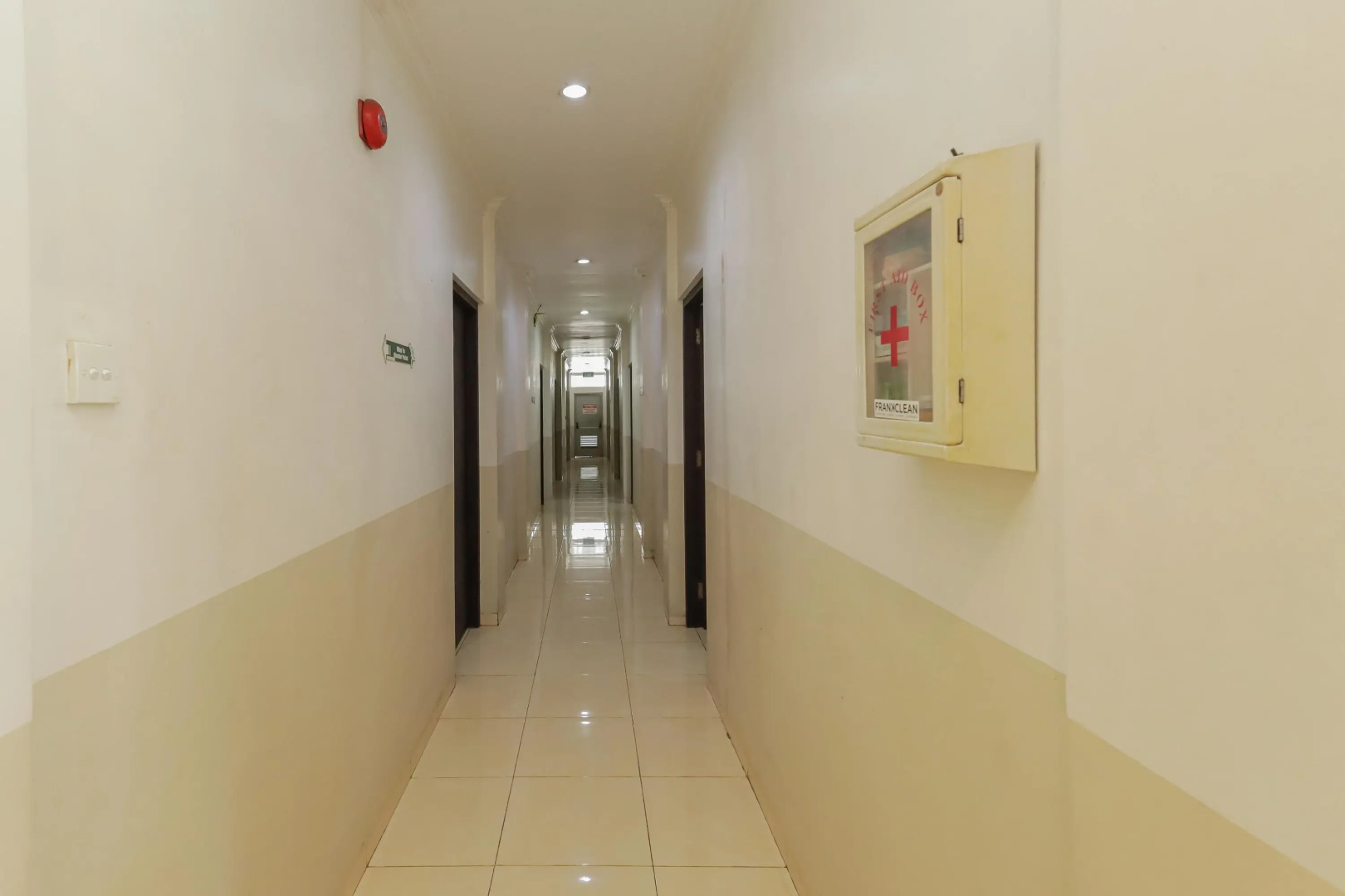 RedDoorz near Juanda Airport T1