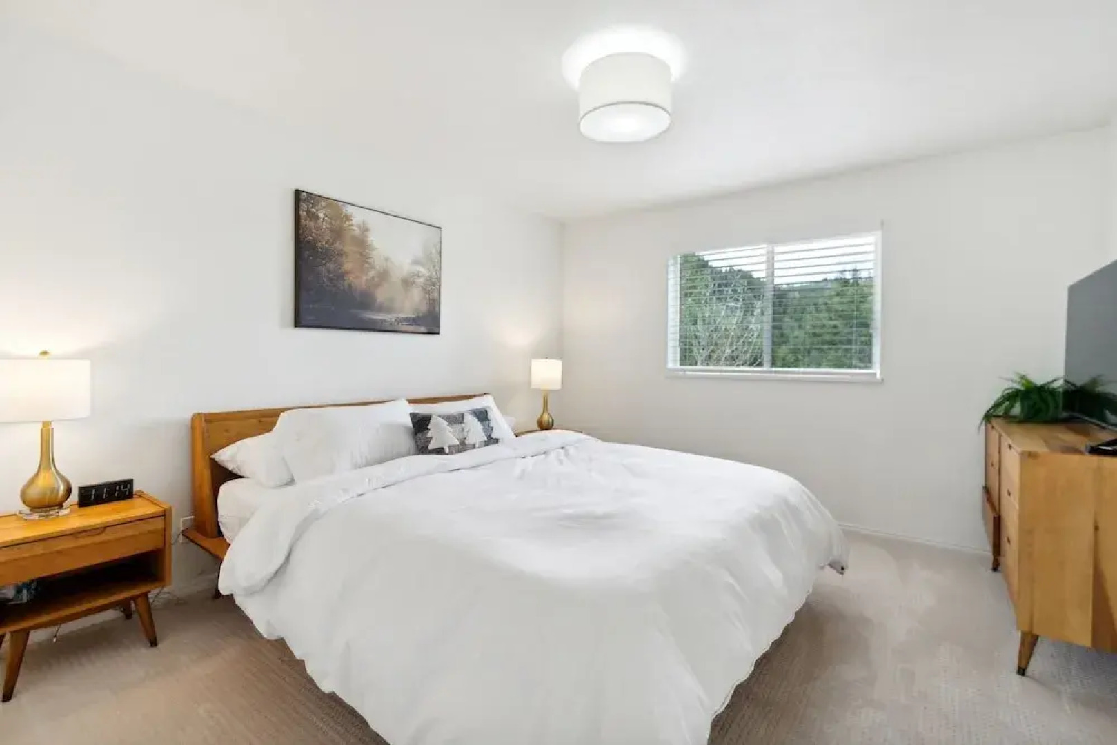 Tranquil Mountain Retreat Scenic Views & Hot Tub 4 Bedroom Home by RedAwning