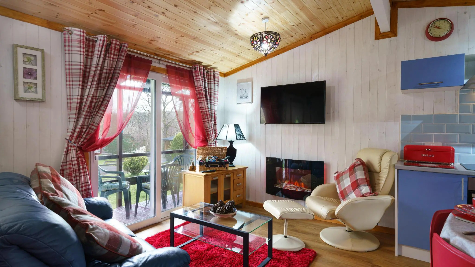 Bluebell Lodge set in a Beautiful 24 acre Woodland Holiday Park