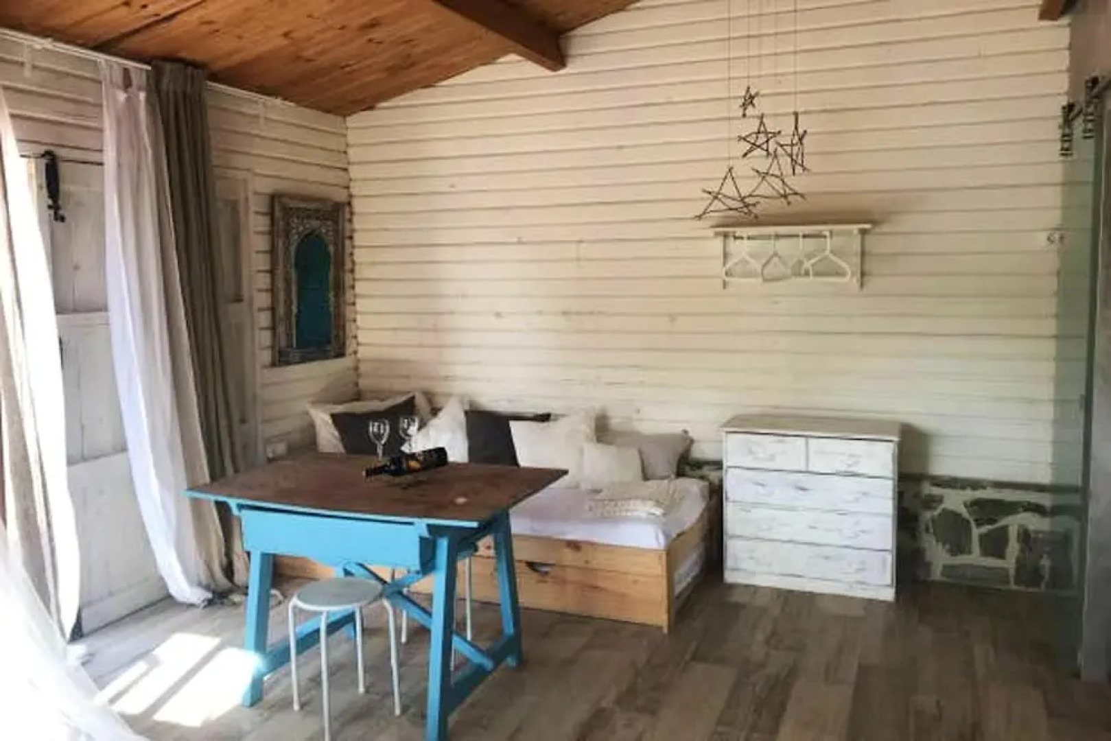 Bungalow With one Bedroom in Madrigueras, With Private Pool, Enclosed Garden and Wifi