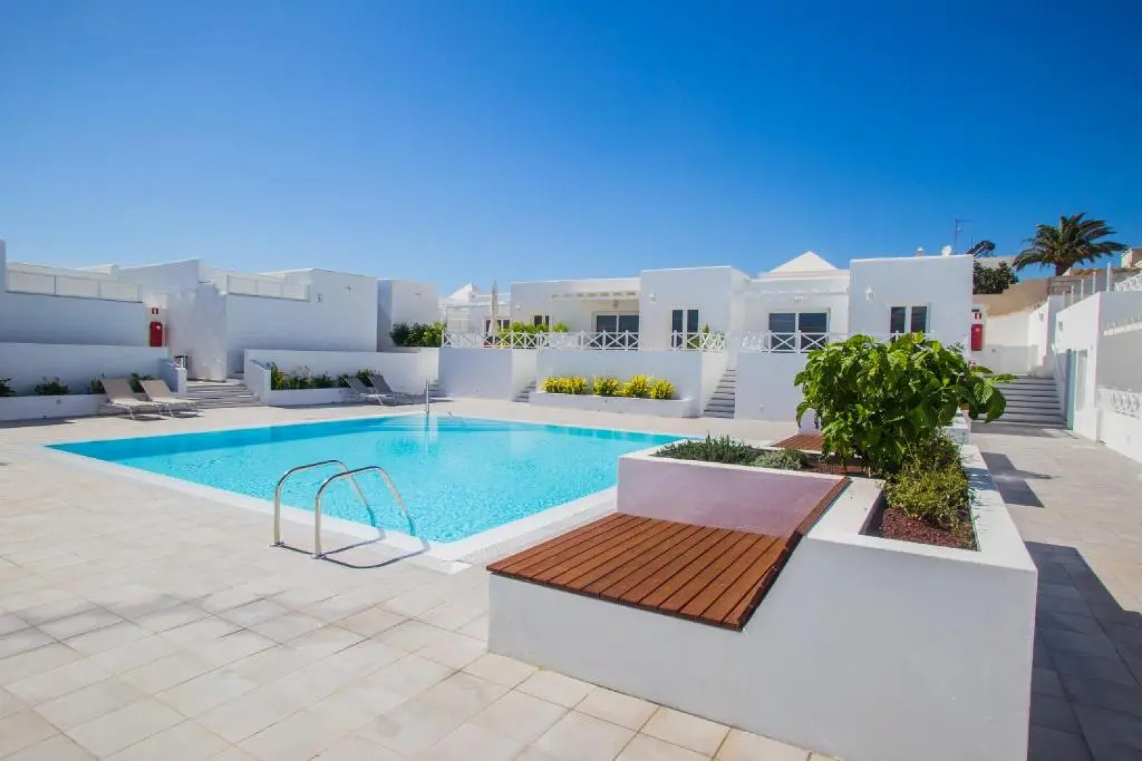 Flower Beach Suite 1