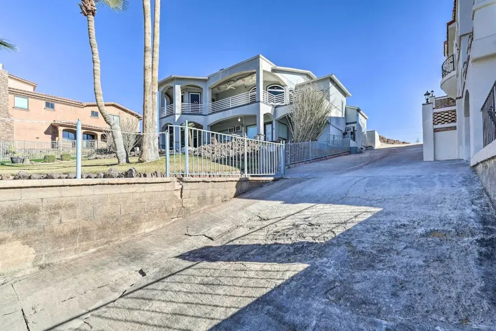 Parker Studio Nestled on the Colorado River!