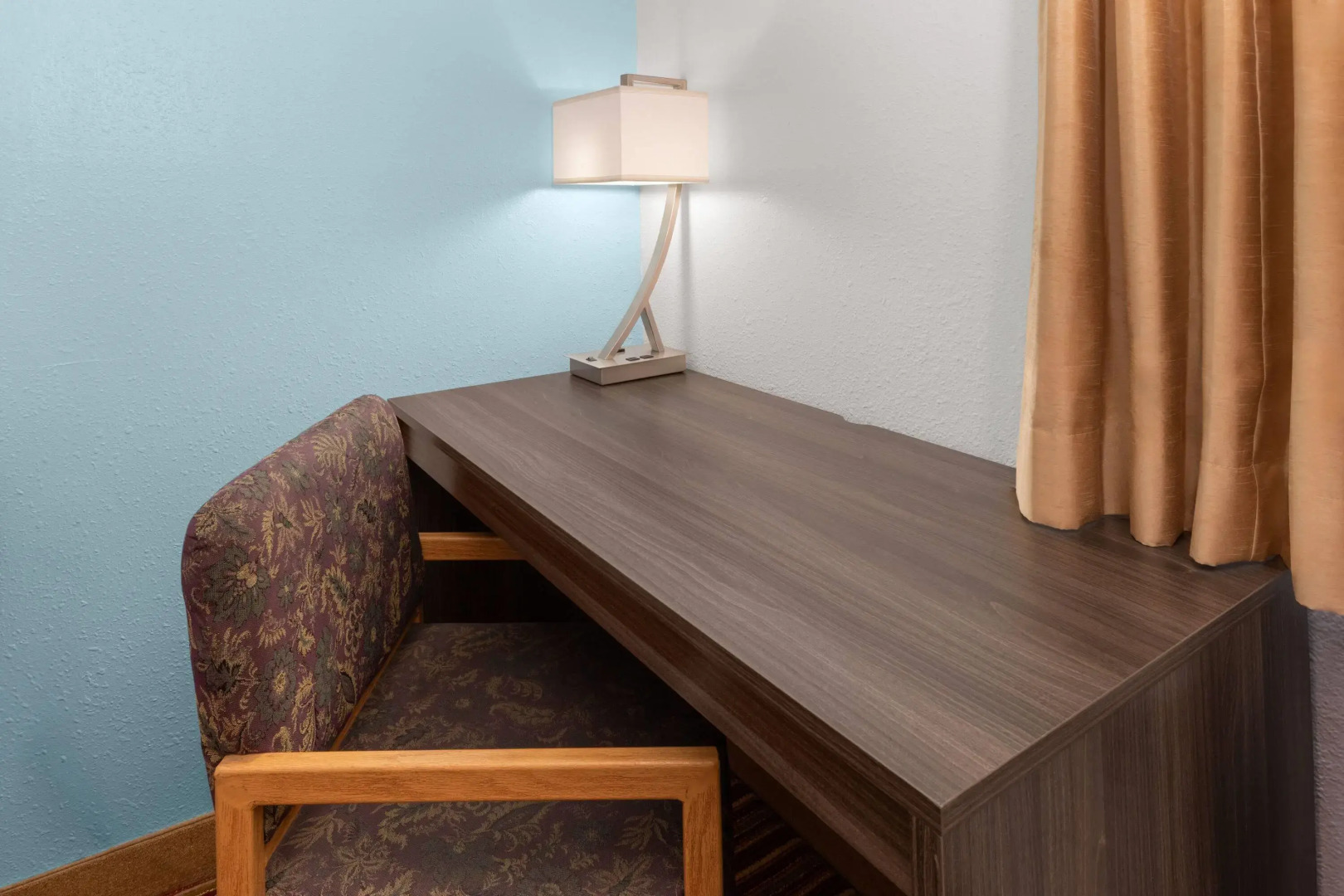 Super 8 by Wyndham Rock Port MO