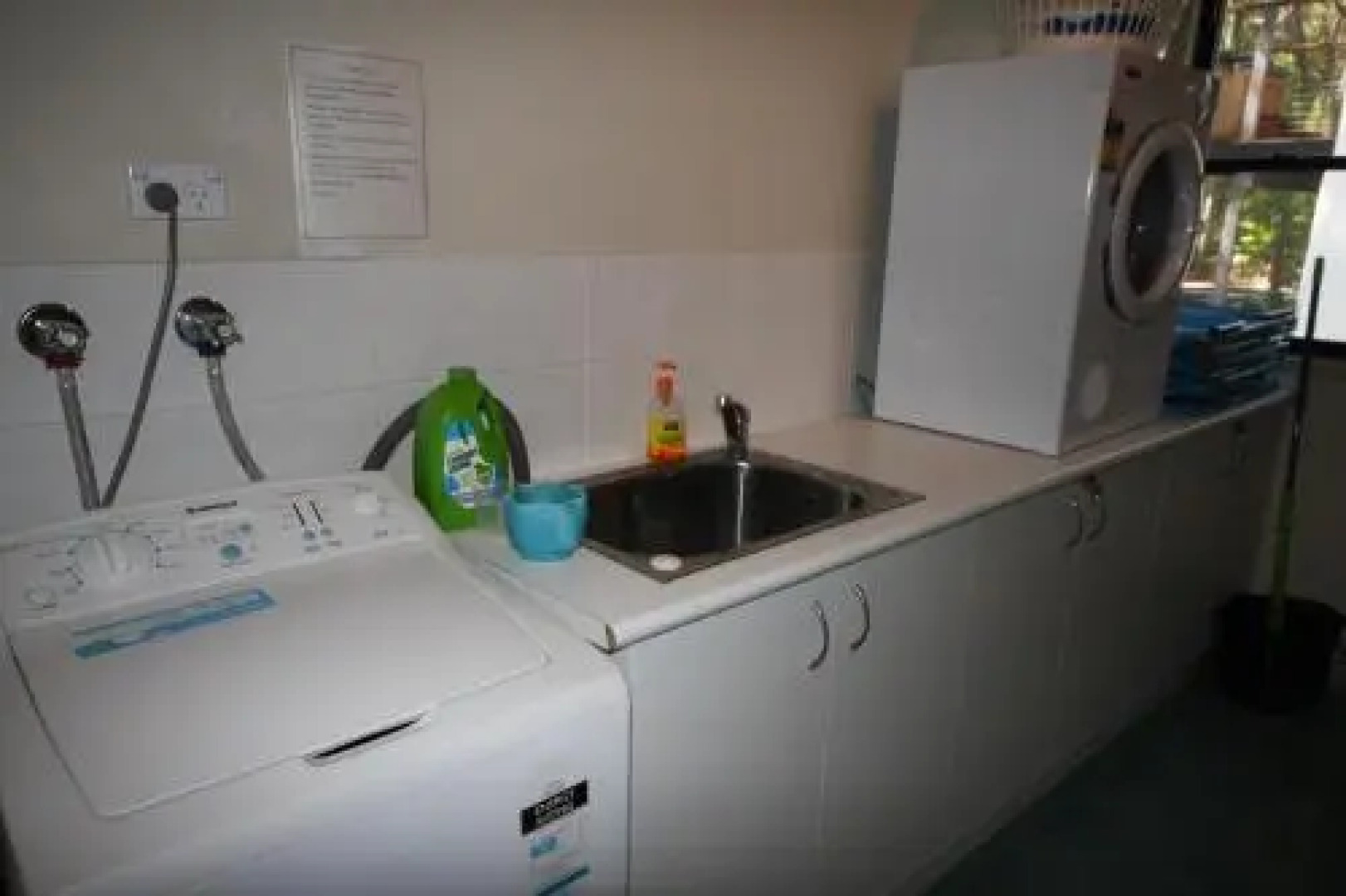 1 Naiad Court Lowset Family Home With Swimming Pool And Covered Deck. Pet Friendly