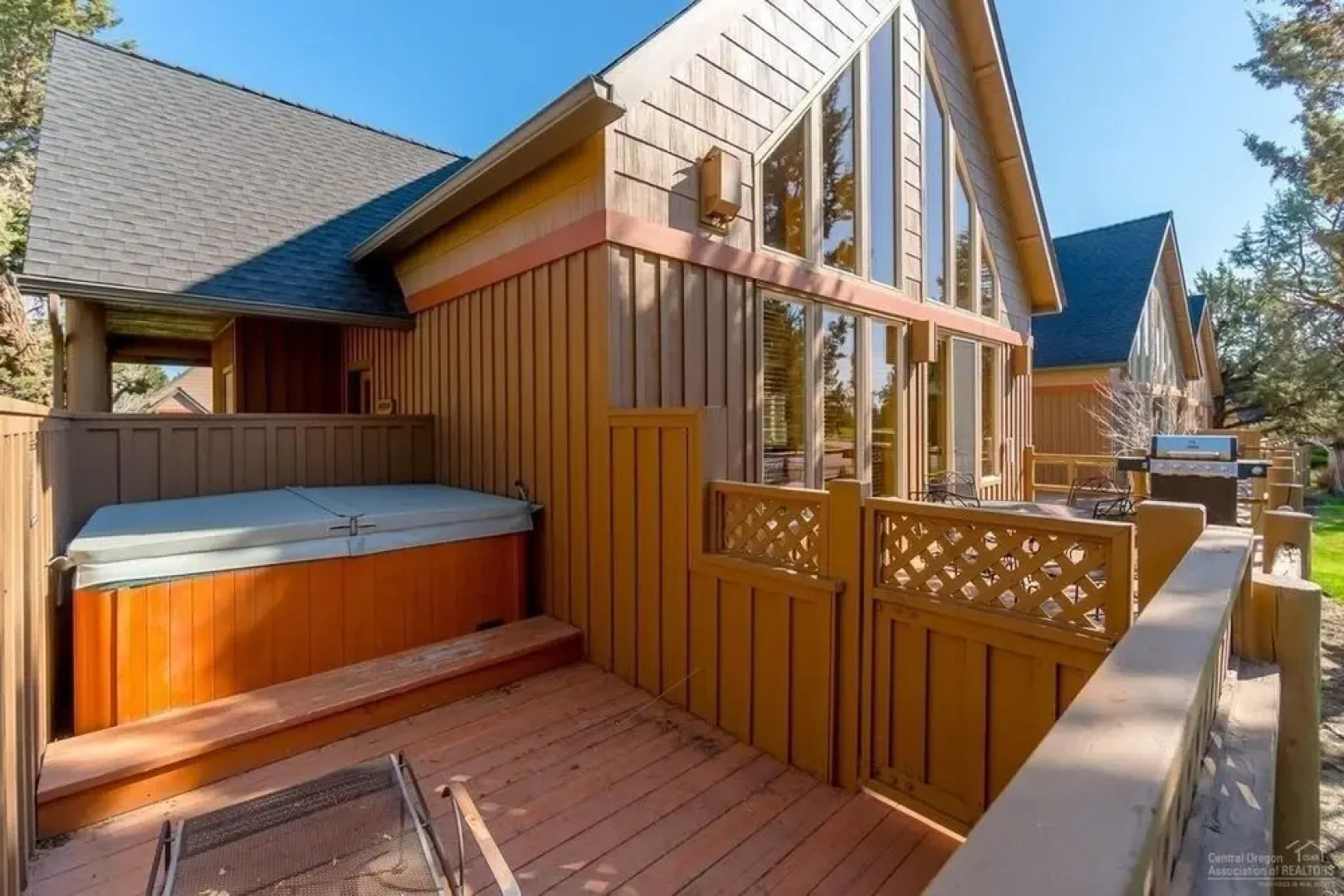 Forest Ridge 2 Bedroom Home by RedAwning