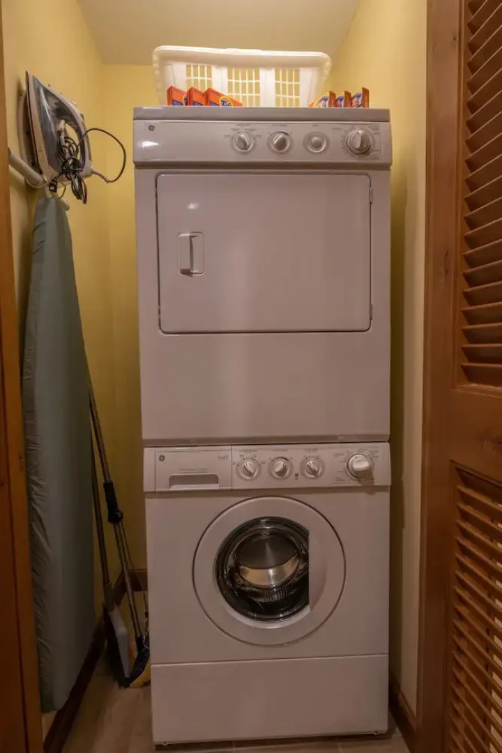 Spacious 2 Bedroom Unit In Mountaineer Square Condo - No Cleaning Fee! by RedAwning