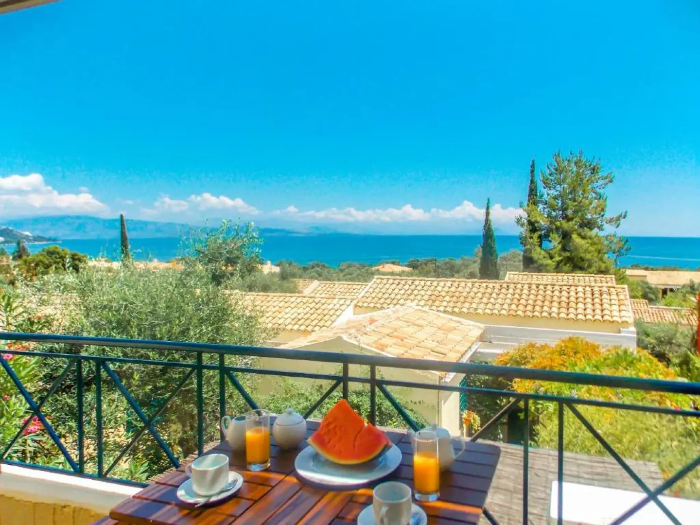 Manto On The Beach Apartments