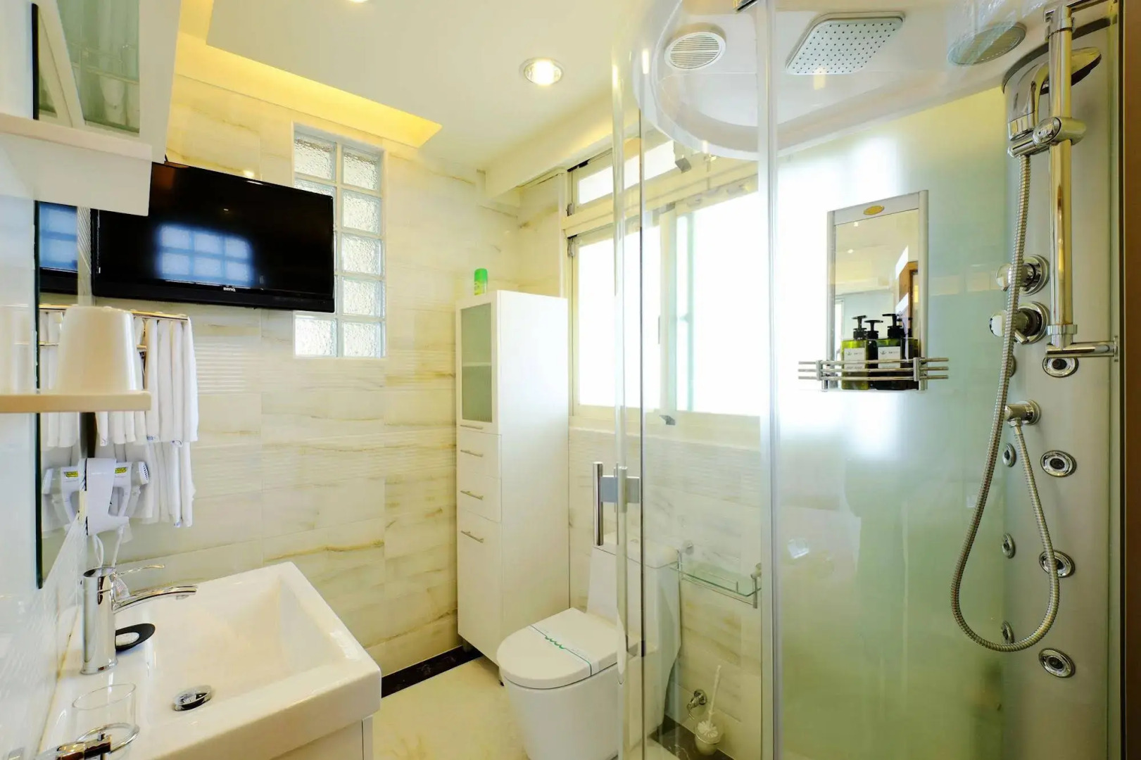 Kuan Pin Four Season Villa