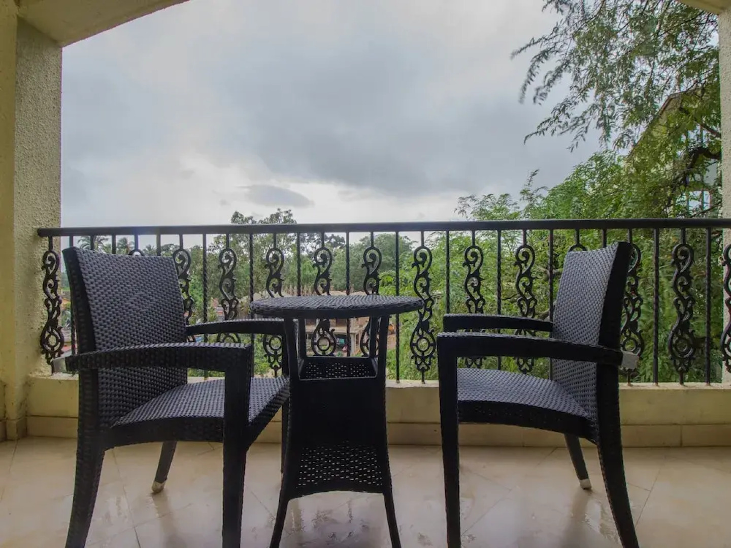 OYO 16805 Home Pool View 2BHK Assagaon