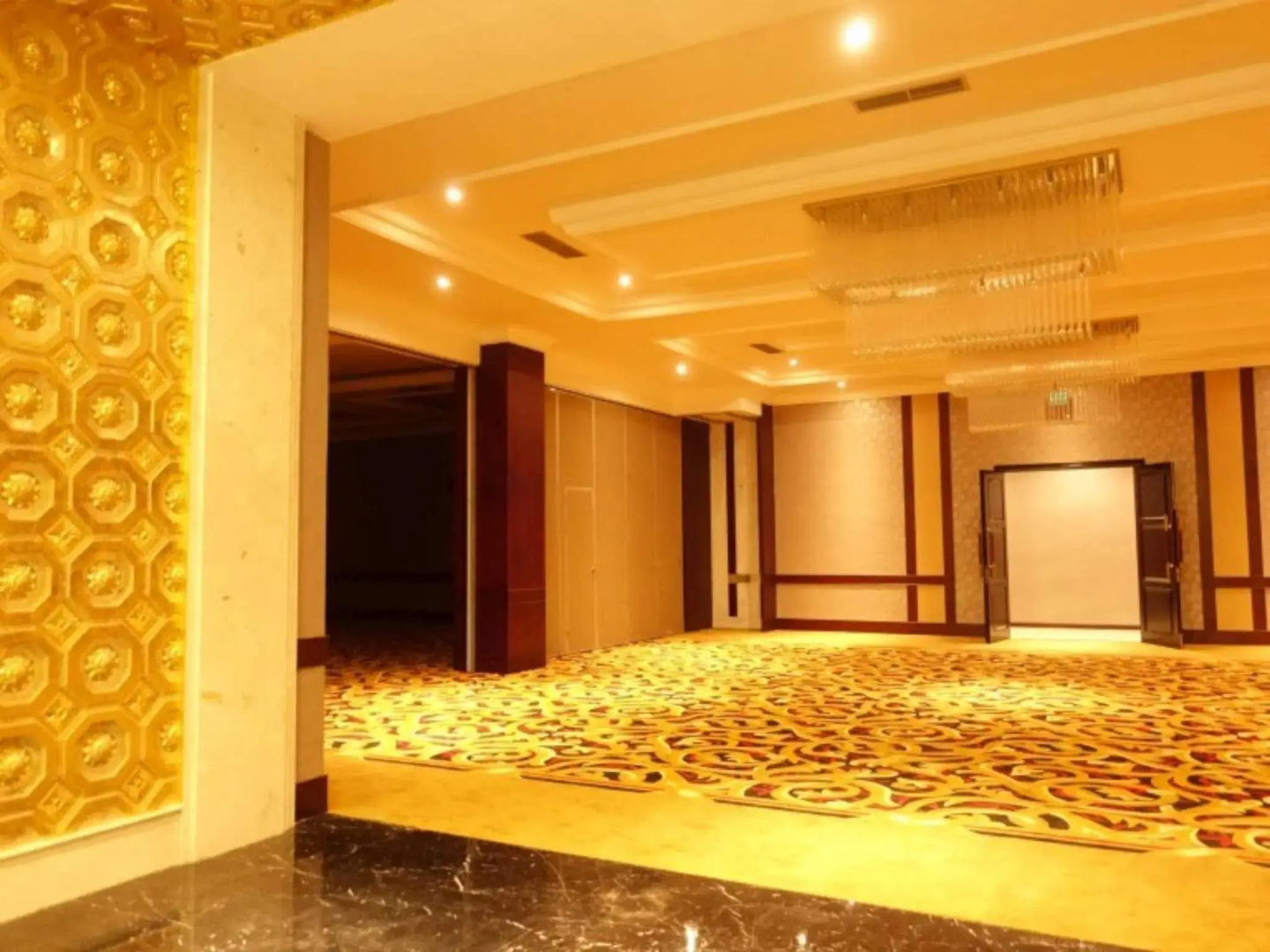 The Grantage Hotel & Sky Lounge