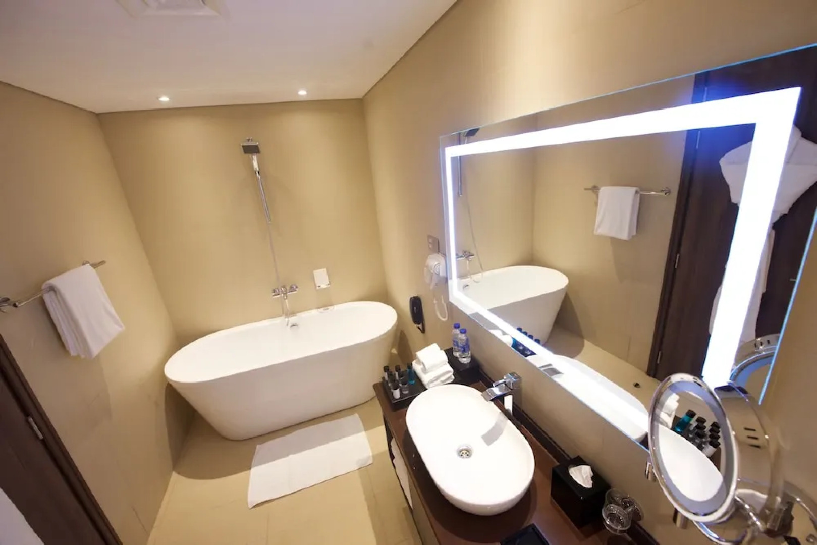 Carnelian Glory Bower Hotels