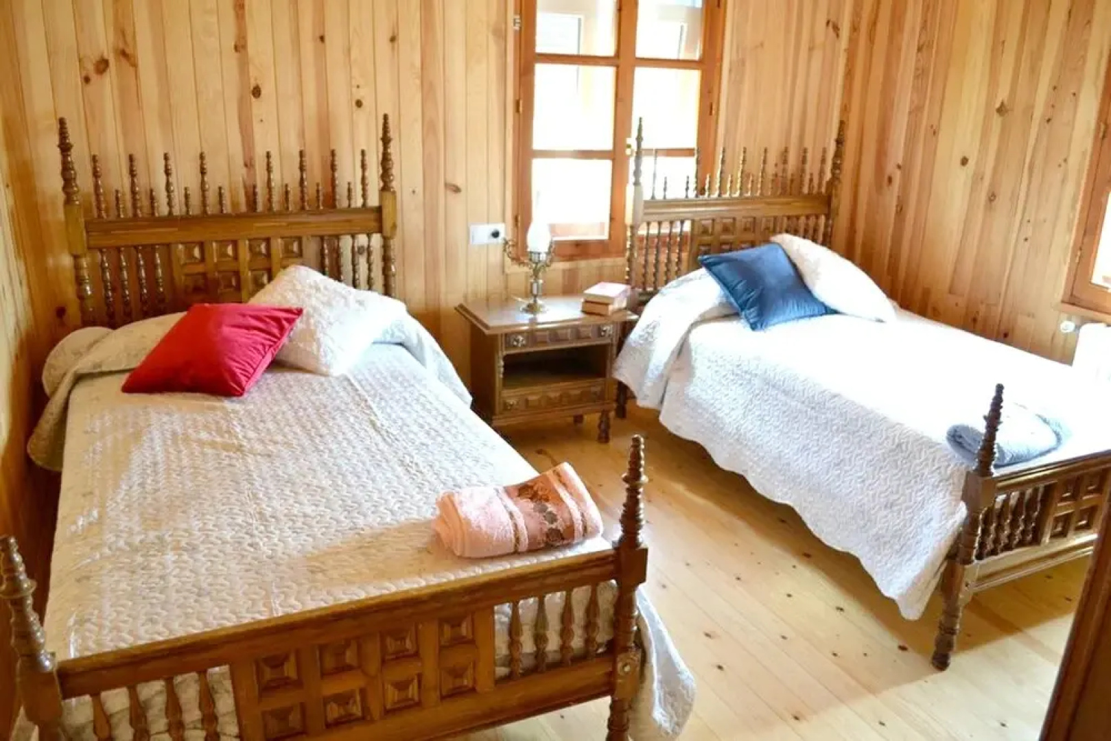 House With 5 Bedrooms in Morales de Rey, With Enclosed Garden and Wifi Near the Slopes