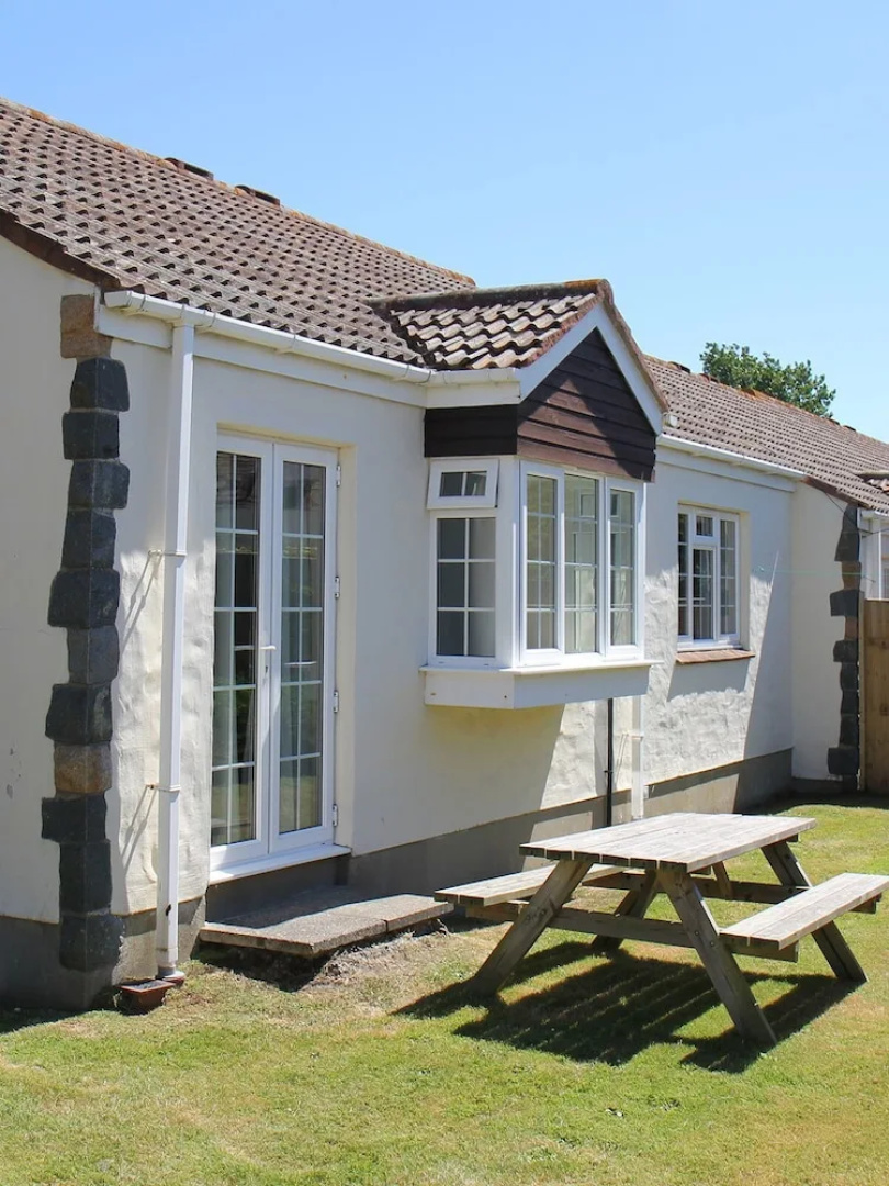 Briquet Cottages
