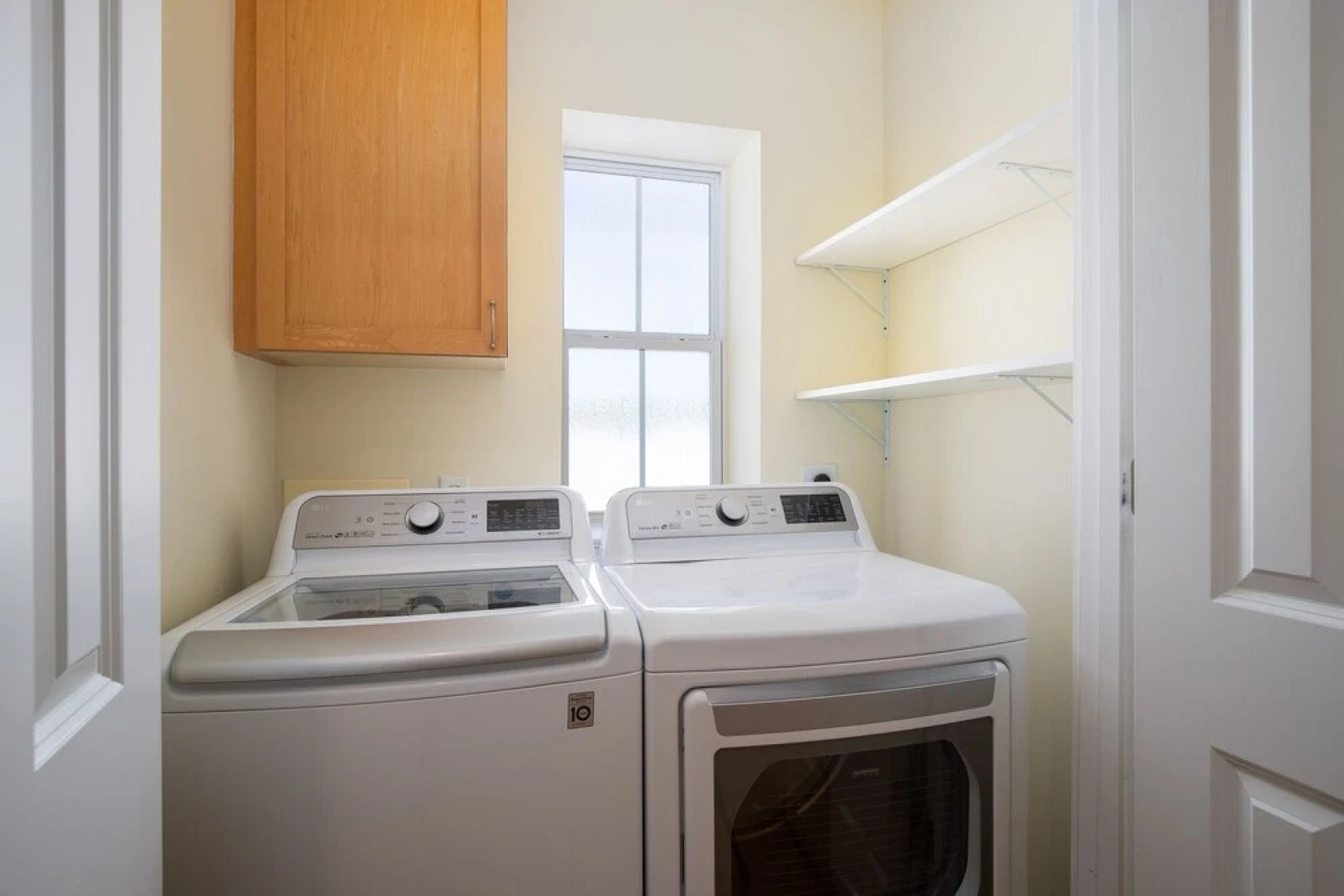 621 Lyndell Ln Unit B Aqua House