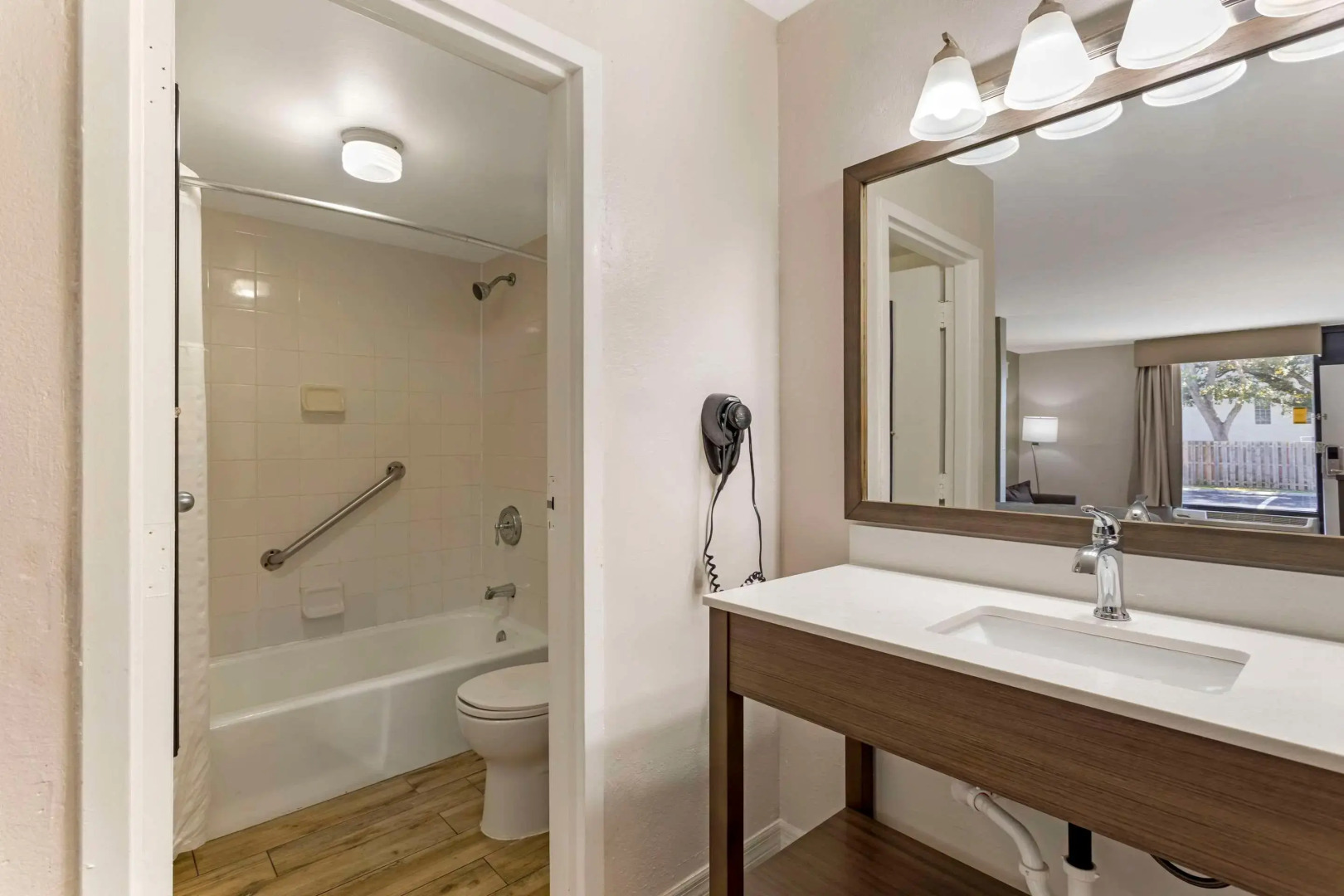 Quality Inn & Suites St Augustine Beach Area