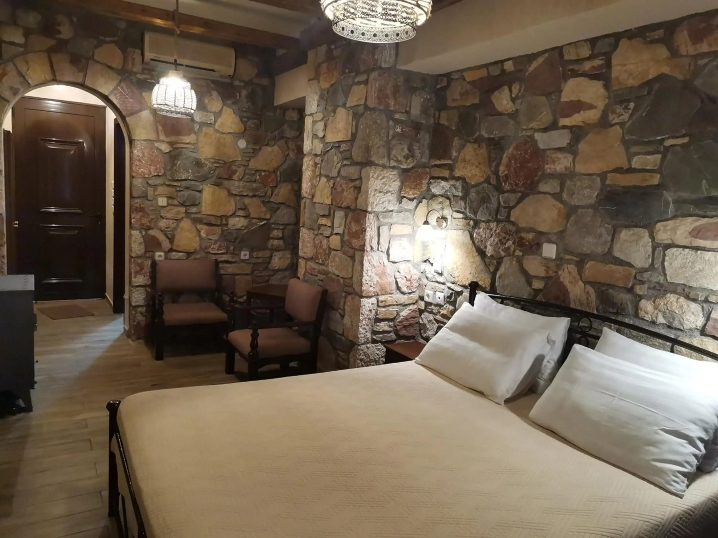 Ataviros Hotel