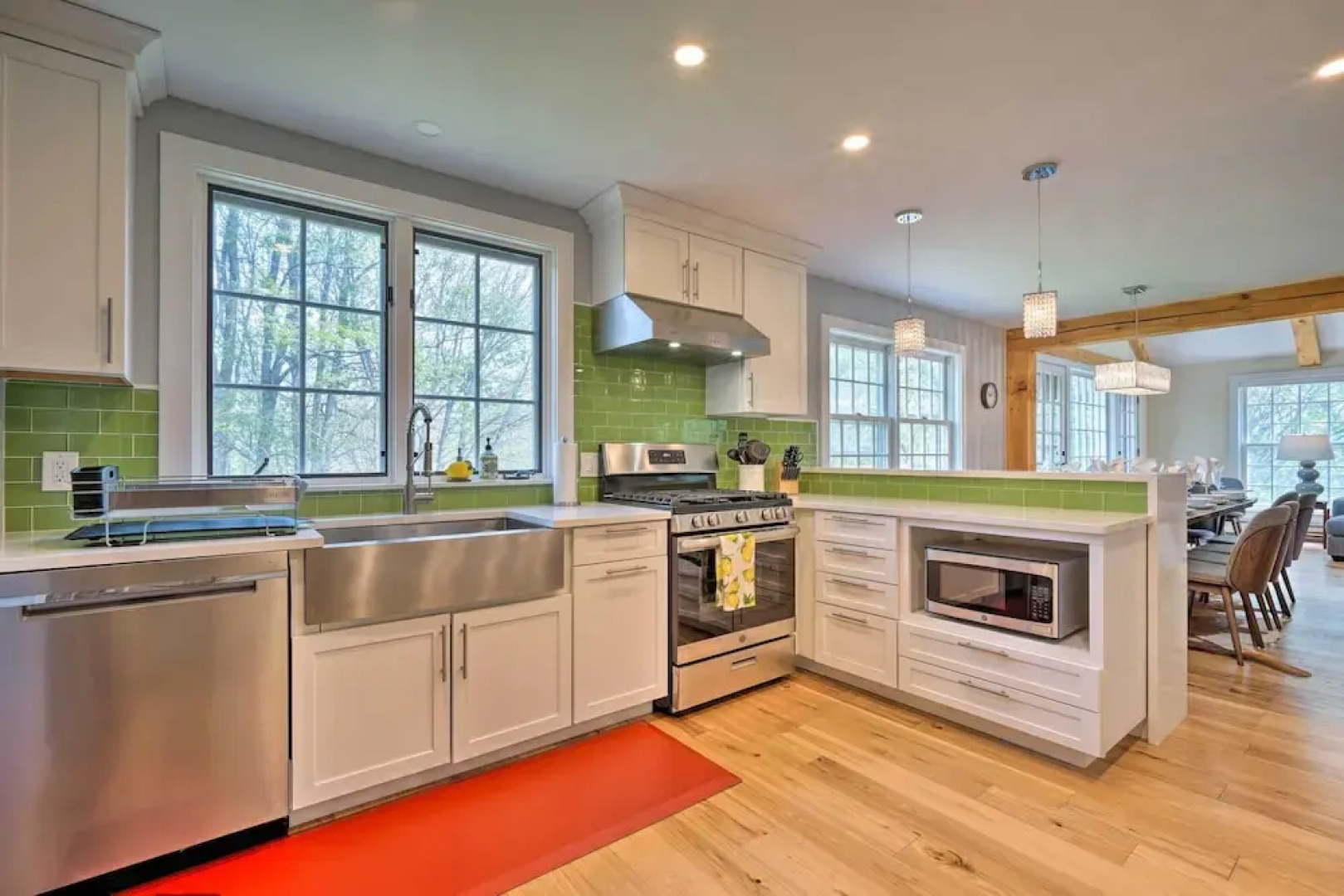 Chic Dover Home w/ Hot Tub: 1 Mi to Golf!