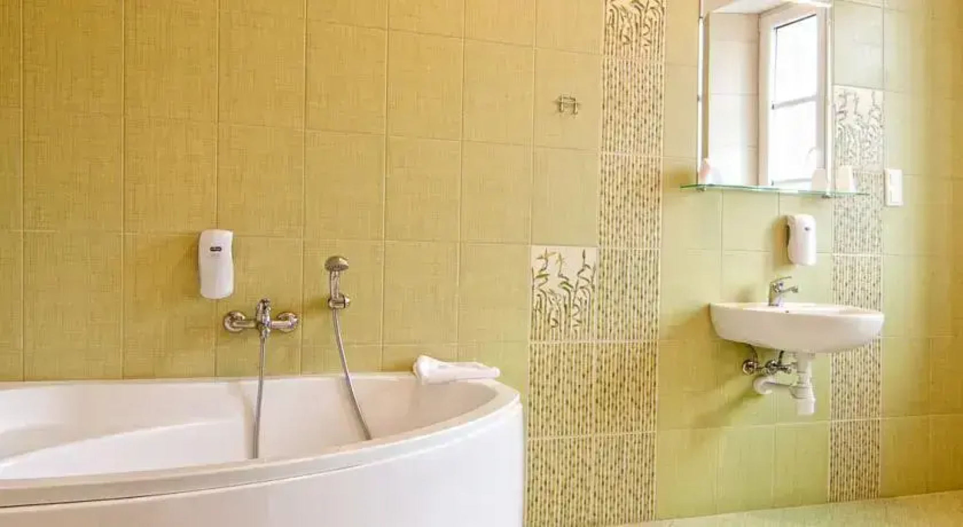 Centrum Restauracyjno-Hotelowe Florres