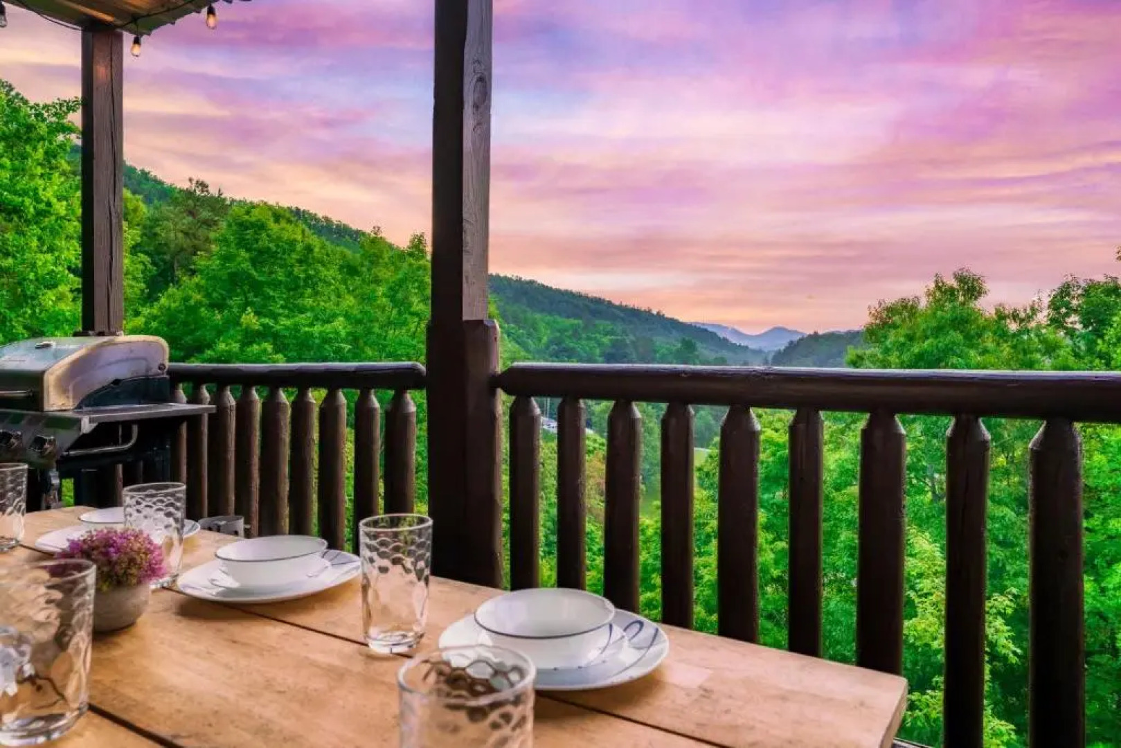 Bear Time Cabin - Scenic Mountain View, Firepit, Hot Tub, Theater, 4BR 3BA Sleeps 14