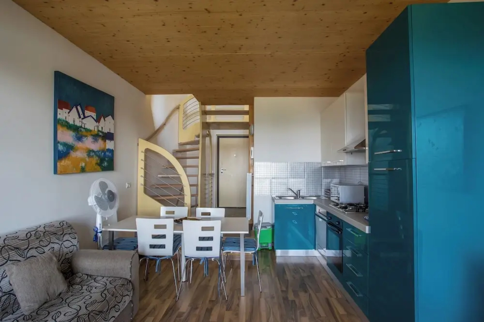 Blue Flat With Shared Pool and Private Garden Near Salò