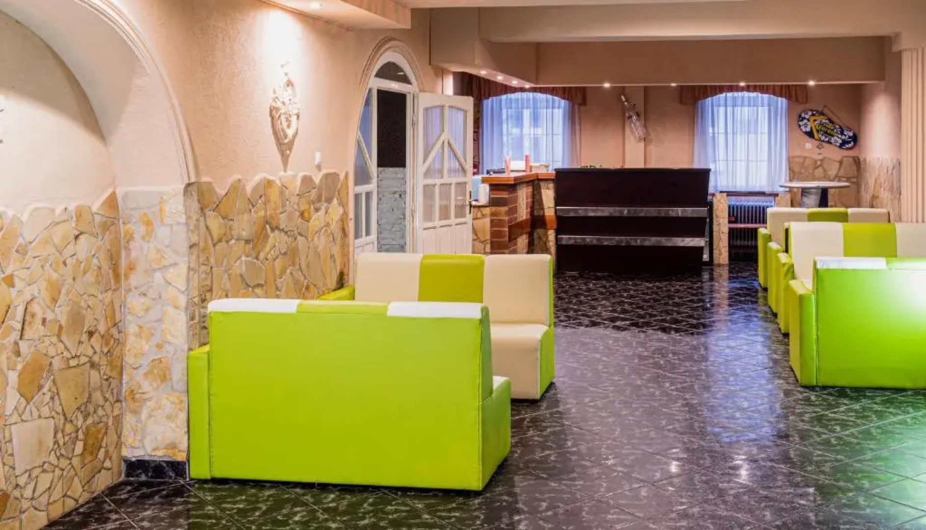 KOMPLEX -Rendezvénytermek-Panzió-Apartman-Irodák-