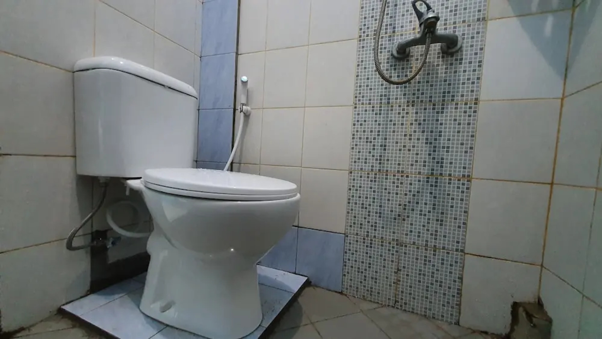 OYO 2302 Blue House Costel Syariah