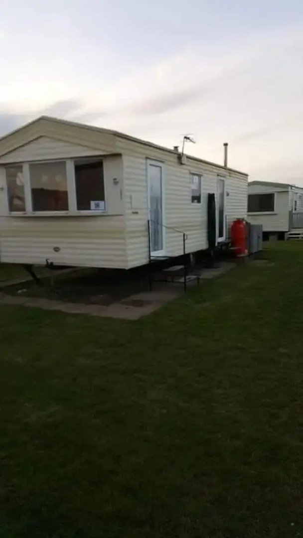 T & J's Caravan - 251 Happy Day's