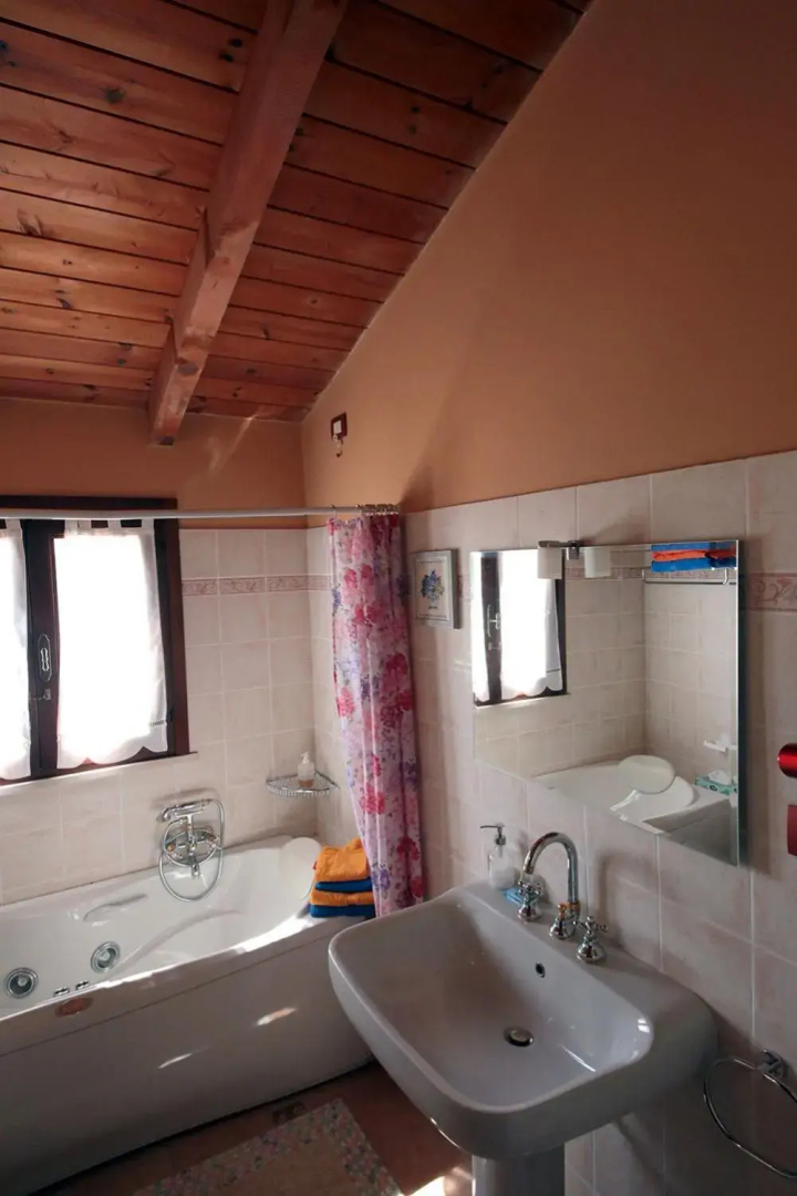 Villa Diana, Marche - intera struttura con piscina