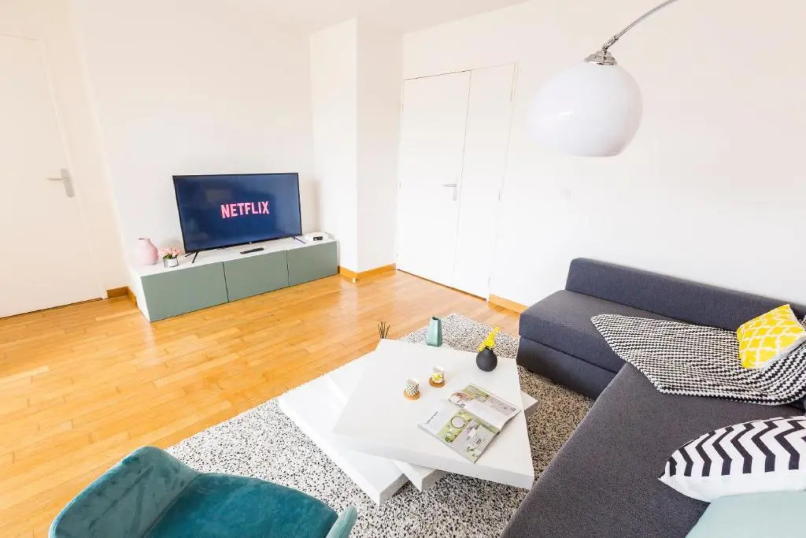 Immotovo - Suite Moderne - Paris 8 Min - Parking - Netflix