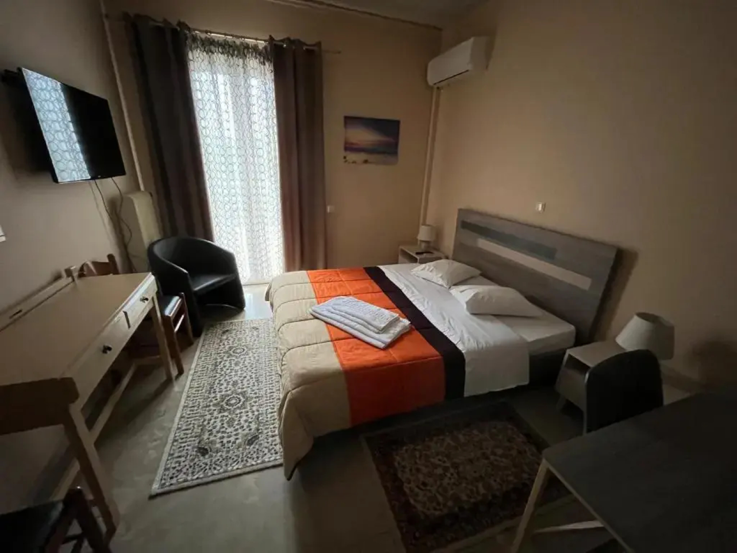 Stratos Hotel