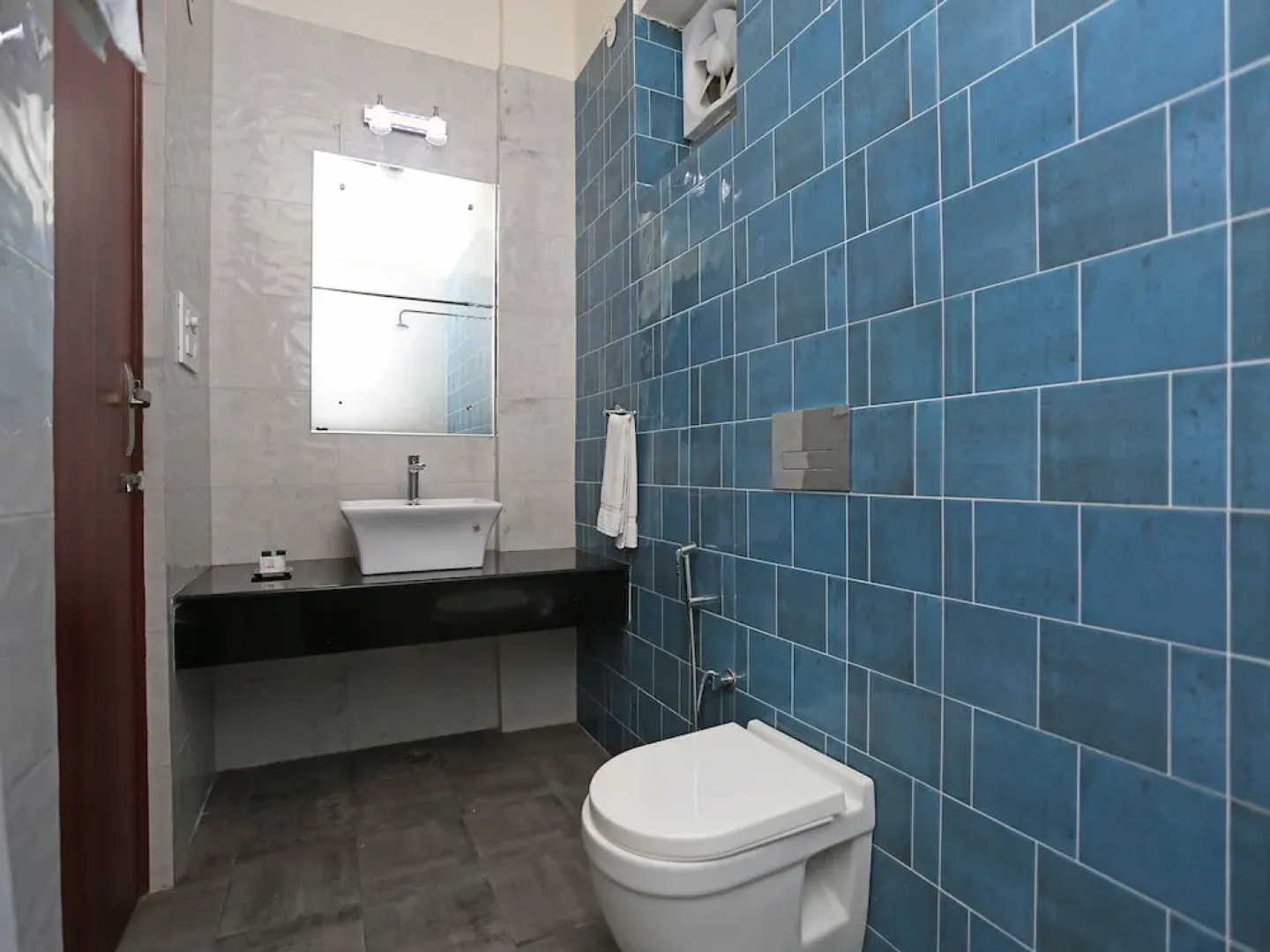 OYO 16768 Hotel Lotus Grand