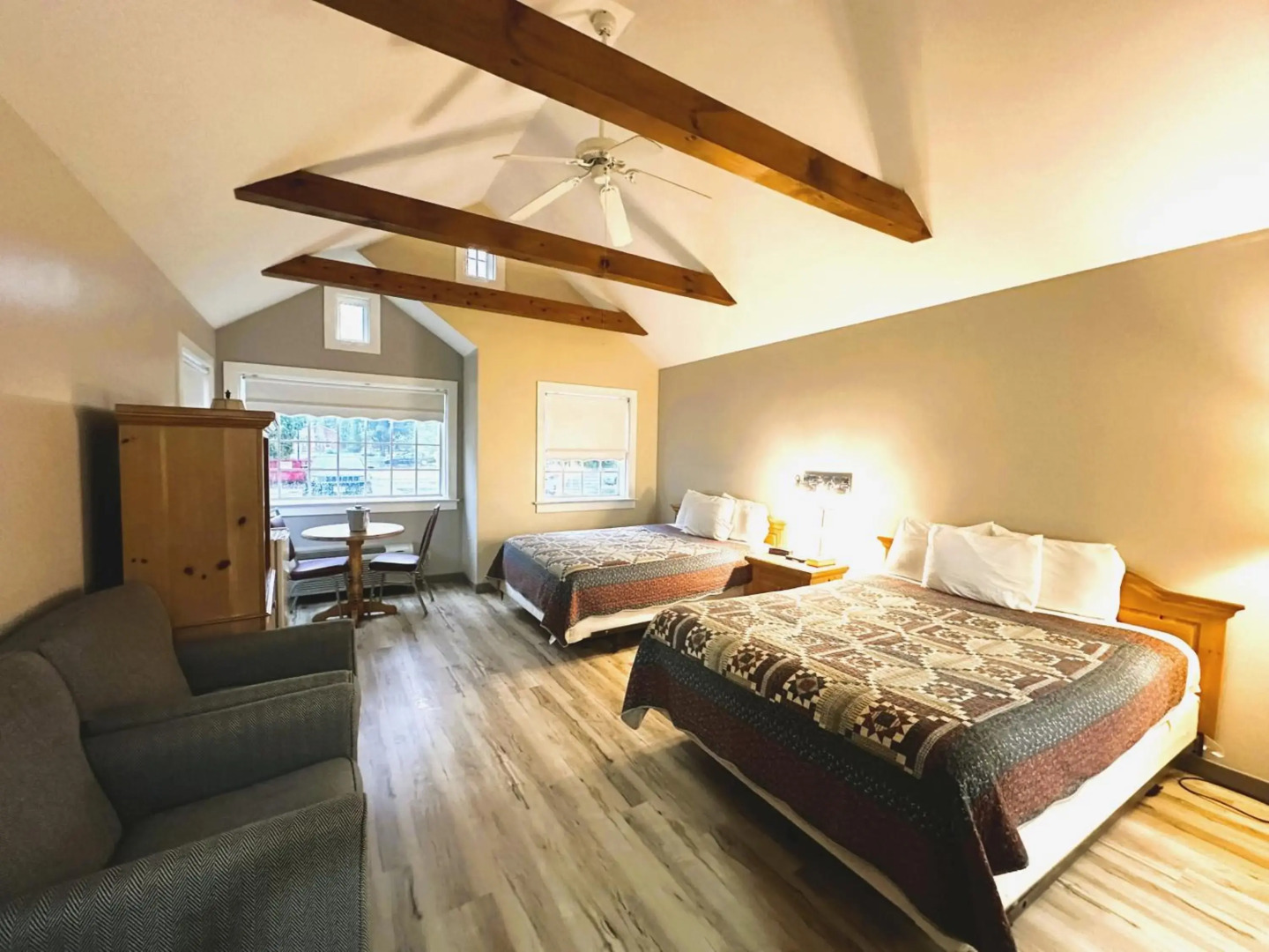 Spruce Lane Lodge and Cottages