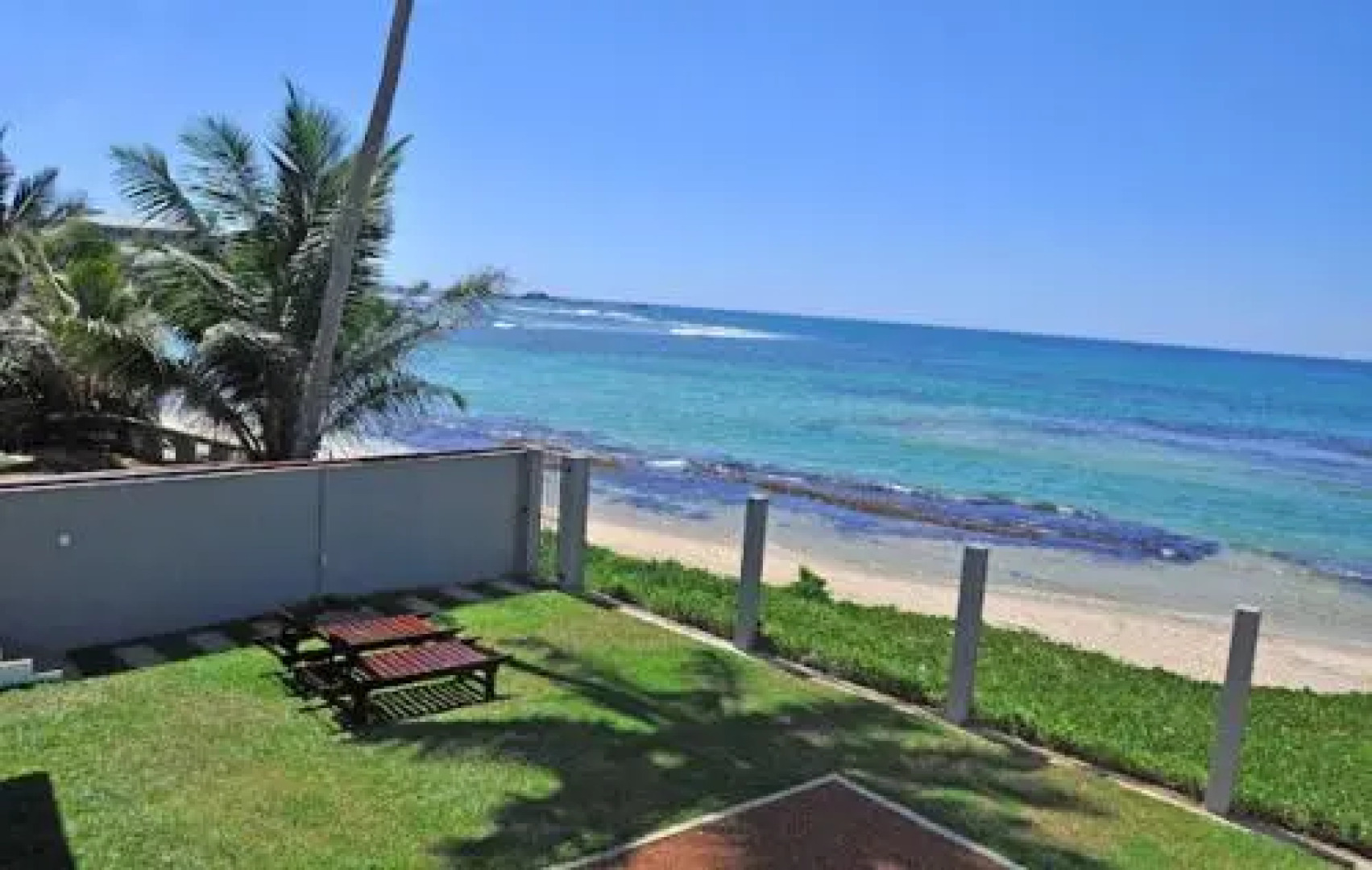 Hikka Beach Flat