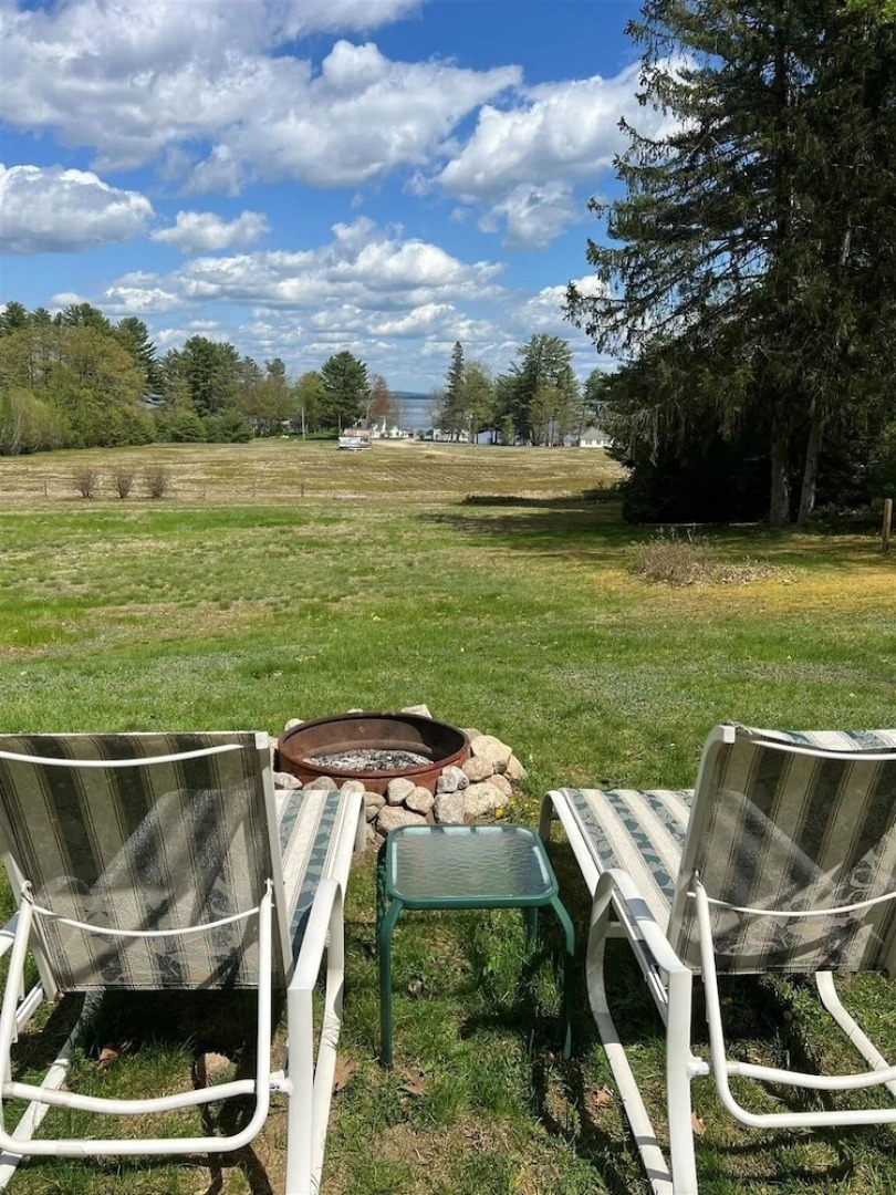 Mary's Lakeview - Limit 10 4 Bedroom Home by RedAwning